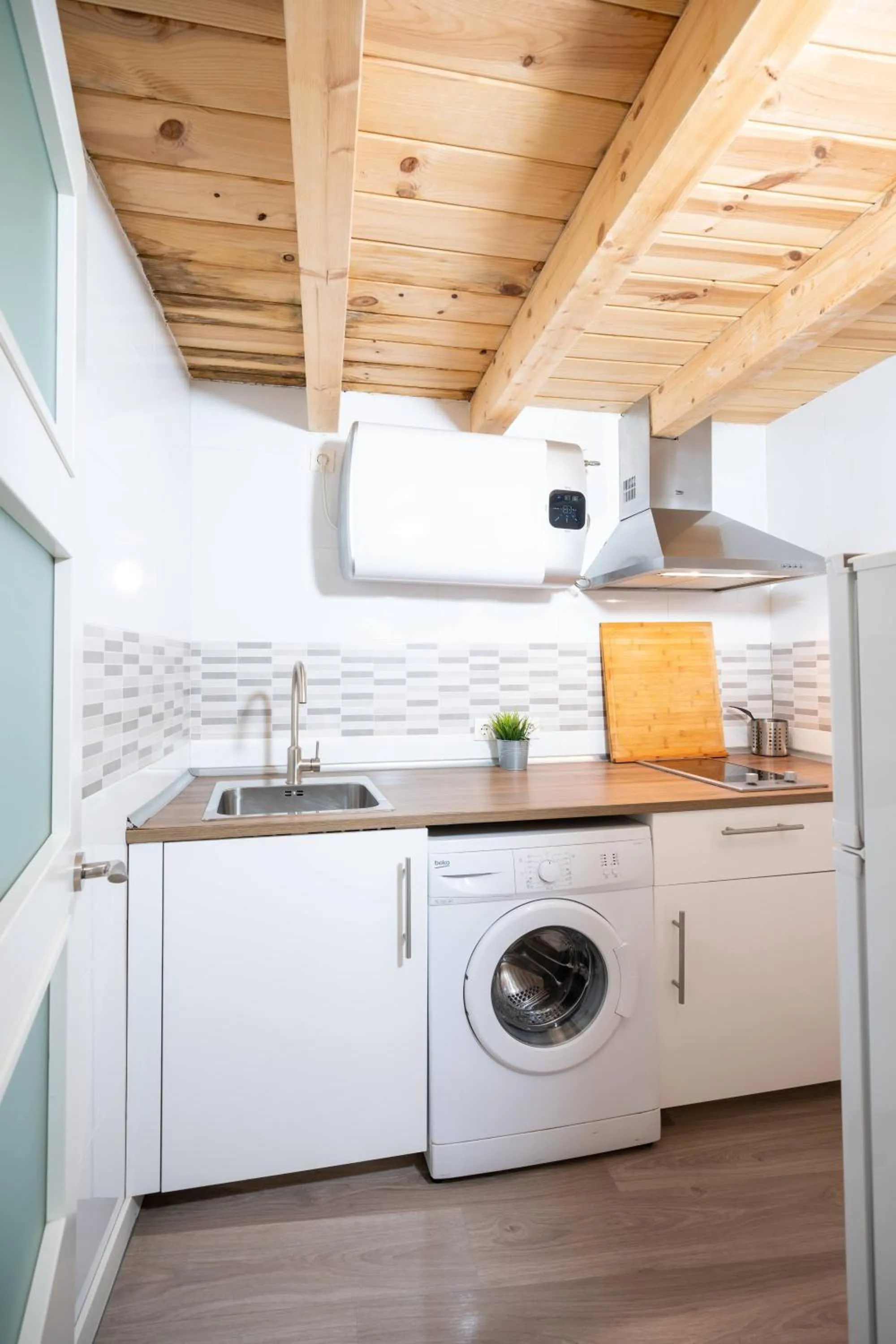 Kitchen or kitchenette in Apartamentos GO - Leopoldo Cano Center