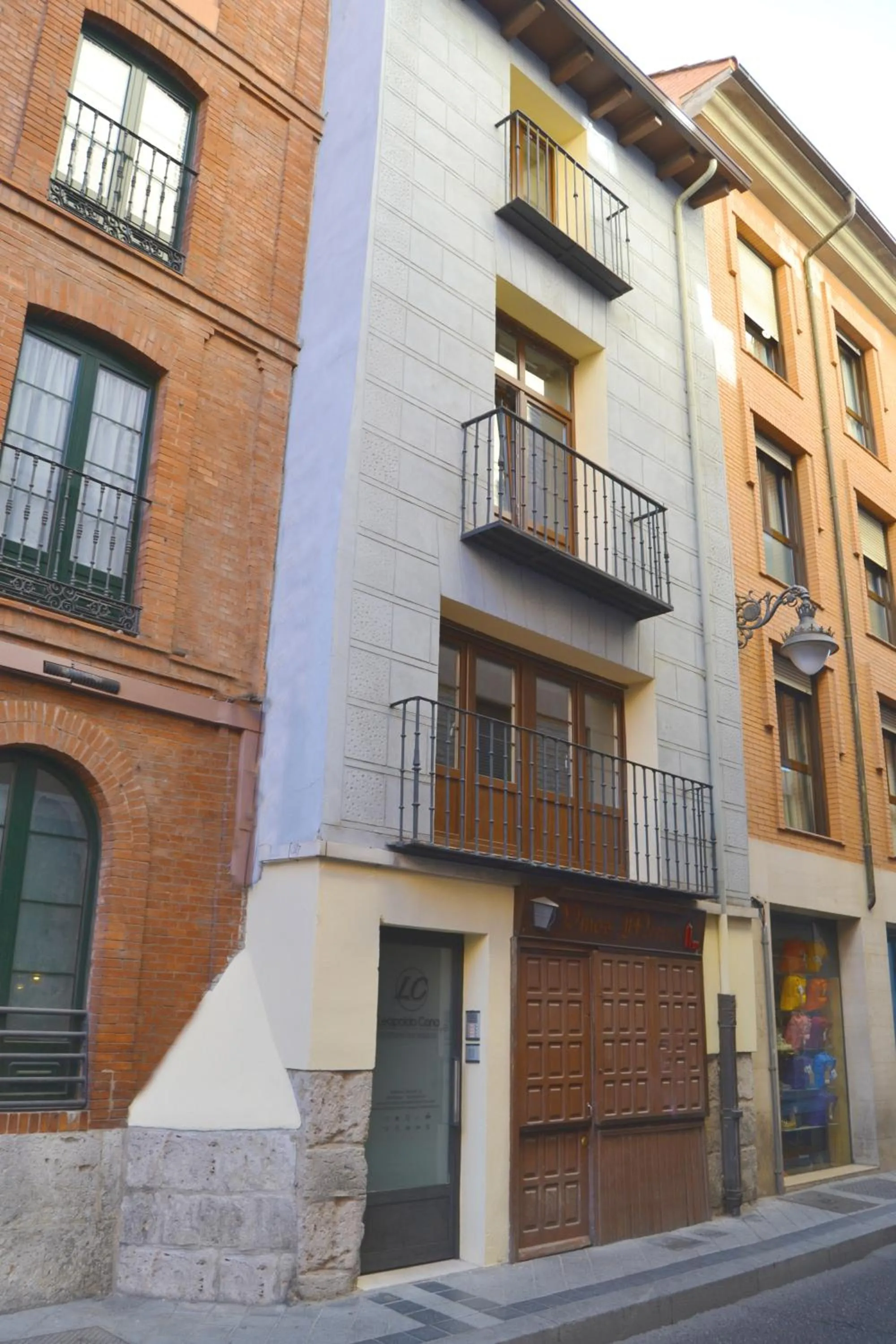 Property building in Apartamentos GO - Leopoldo Cano Center