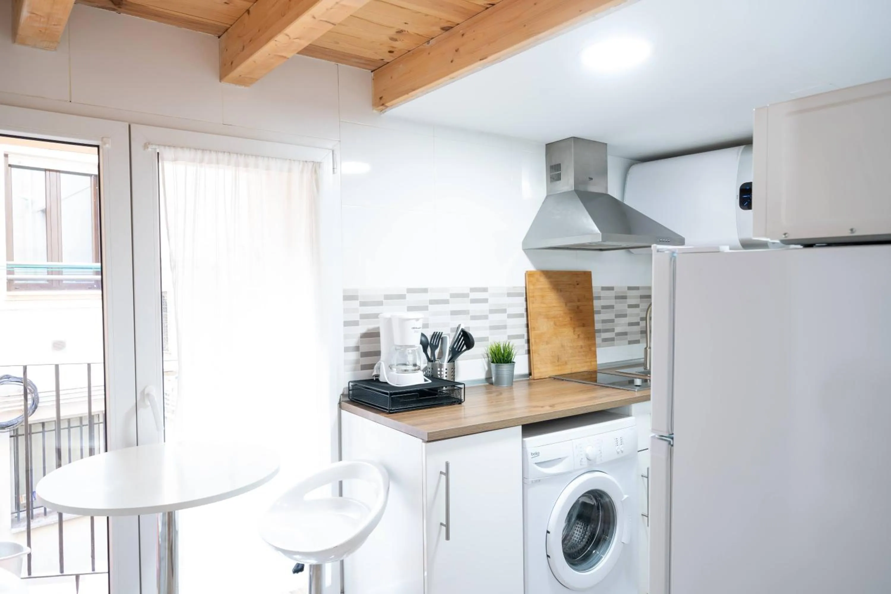 Kitchen or kitchenette in Apartamentos GO - Leopoldo Cano Center