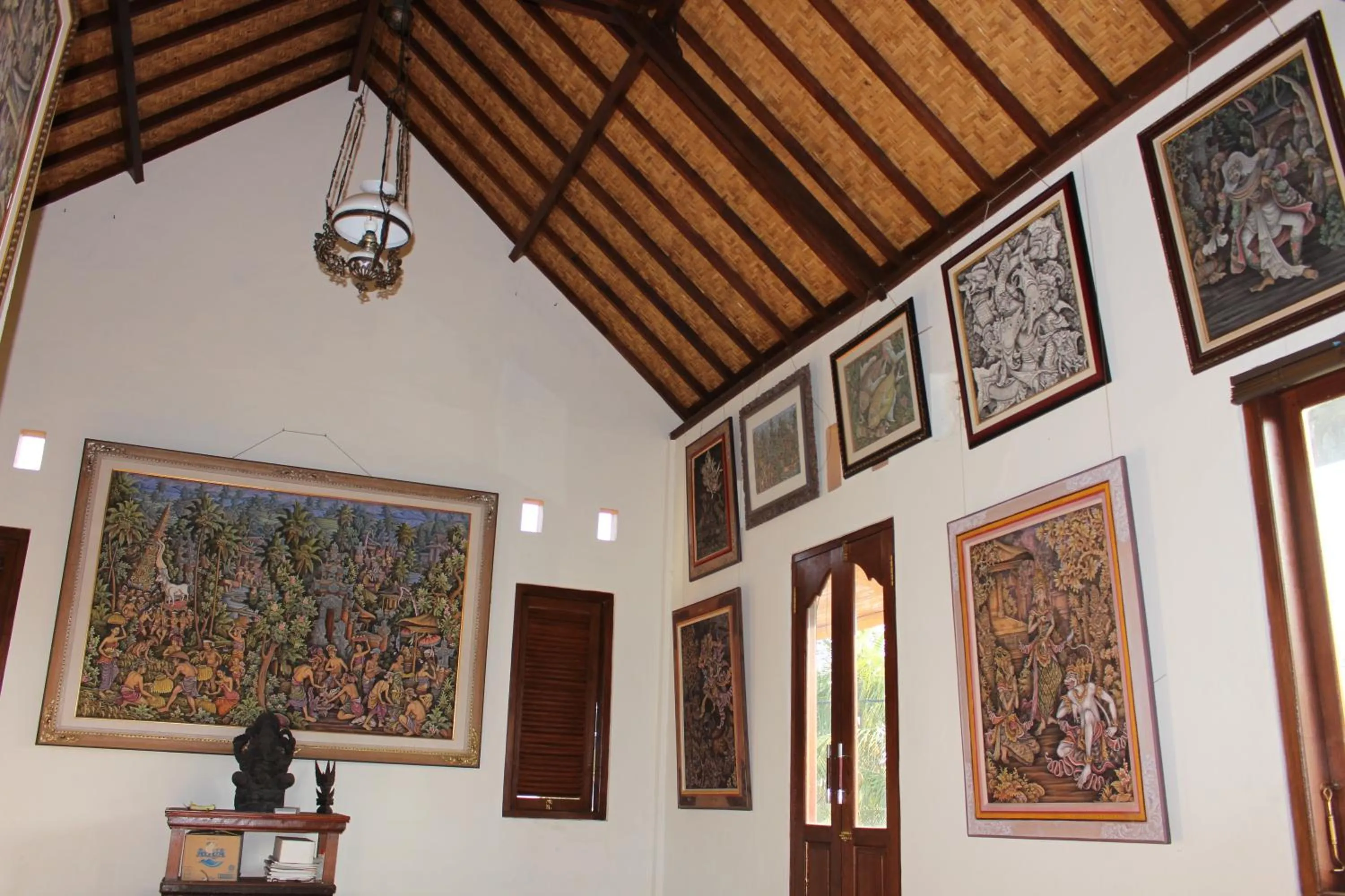 Library in Ary House Ubud