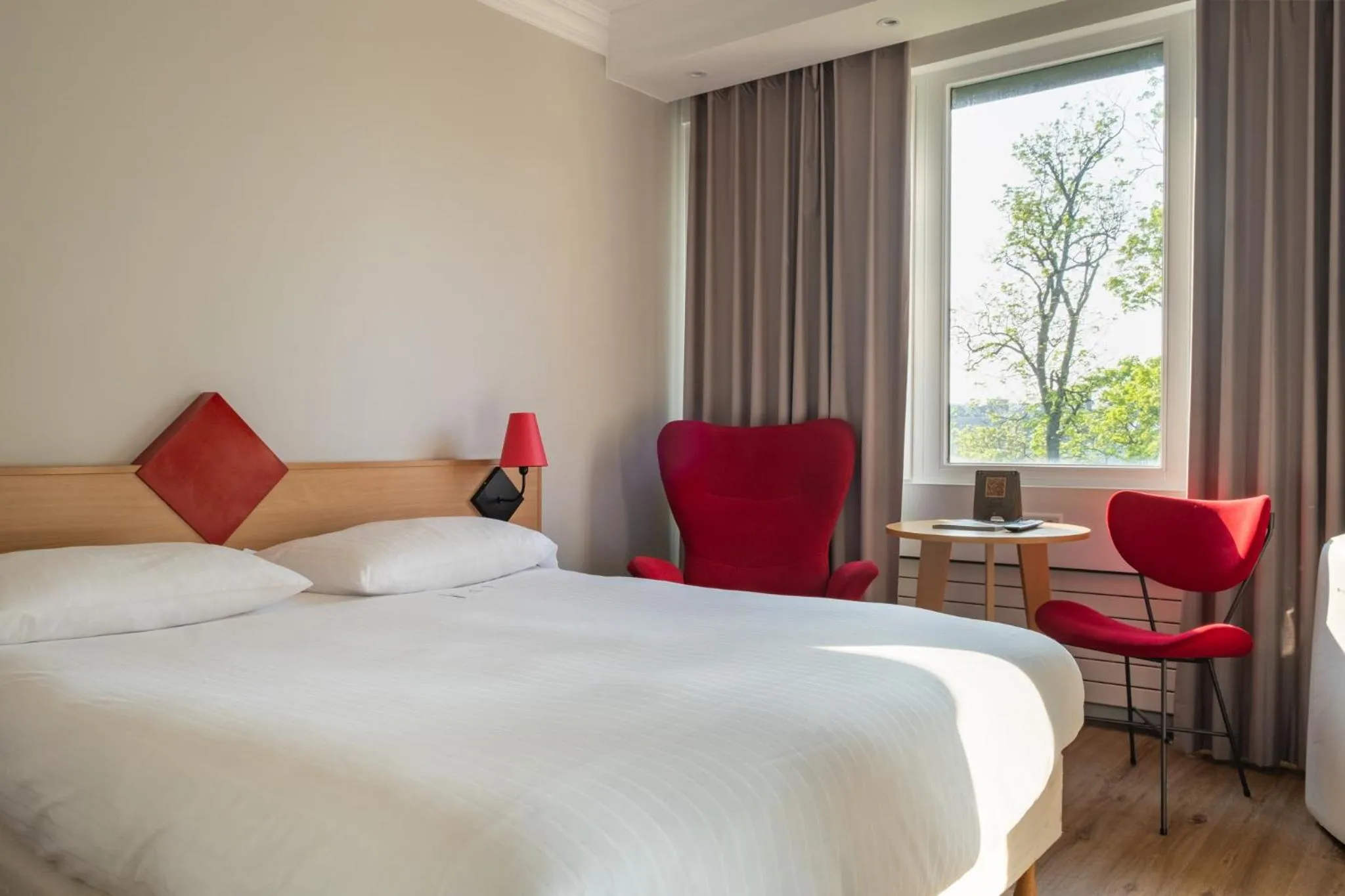 Bedroom, Bed in Hotel Parc Belle-Vue