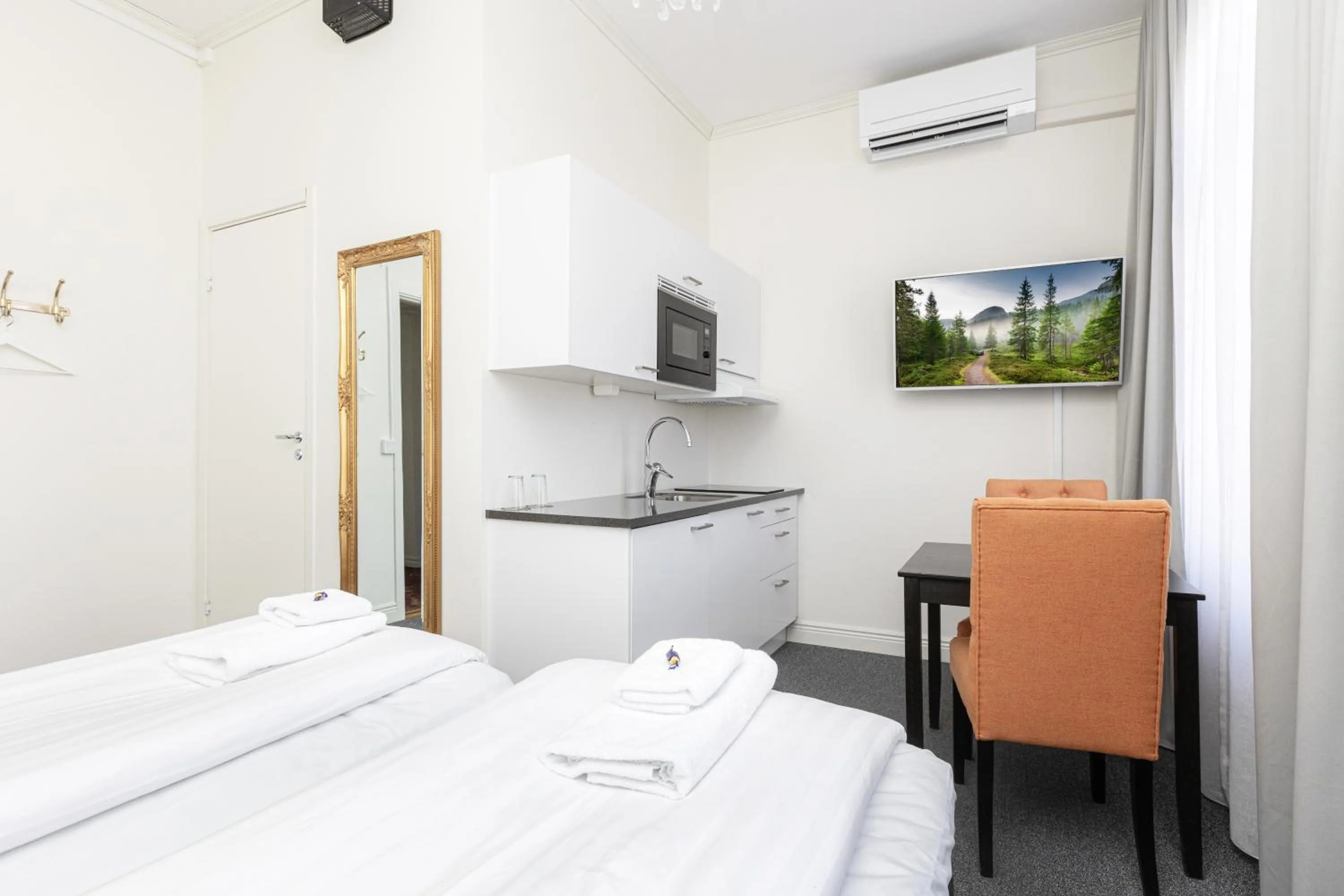 Property building, Bed in Hotell Drottninggatan 11