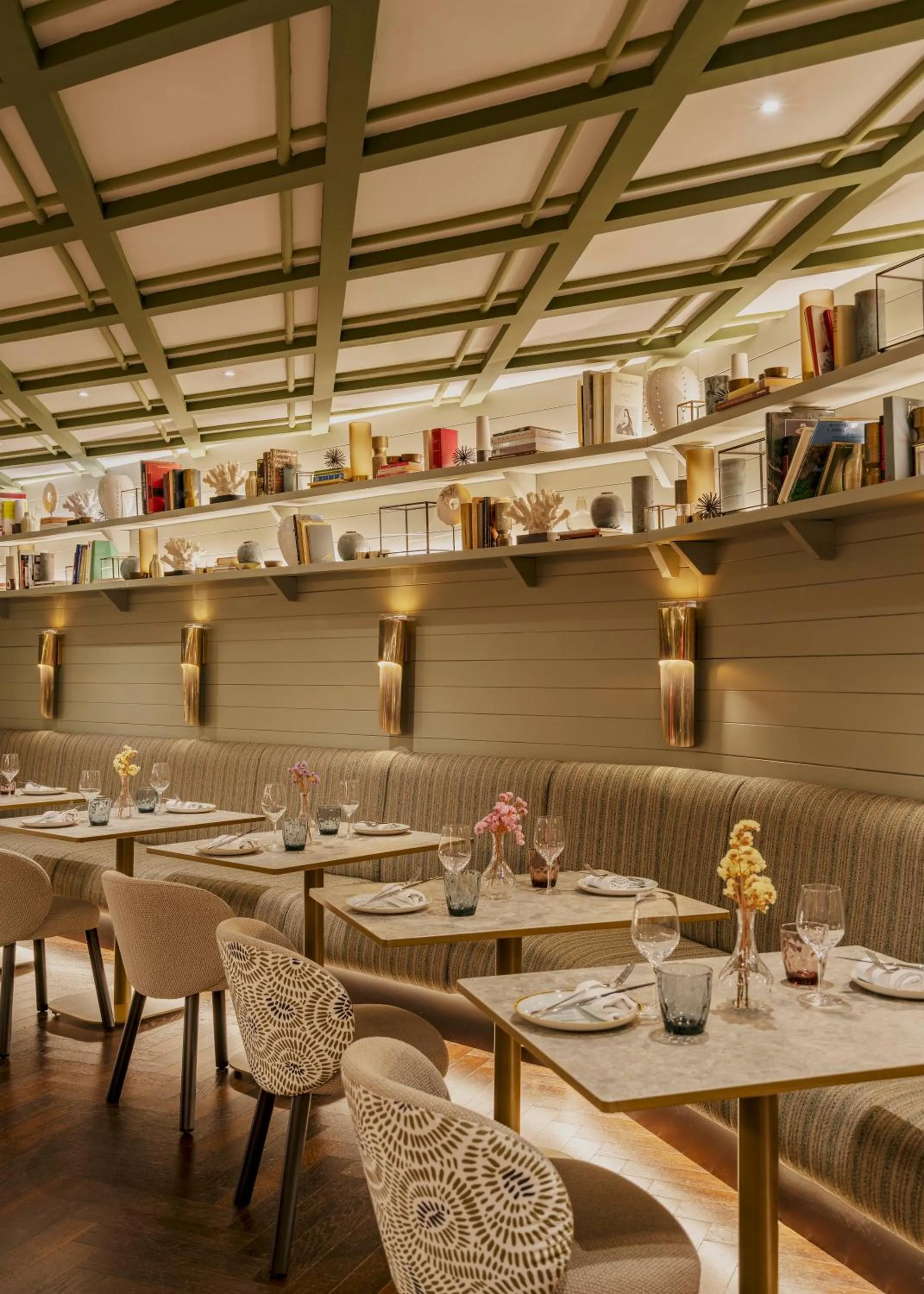 Restaurant/places to eat in Vincci Mae