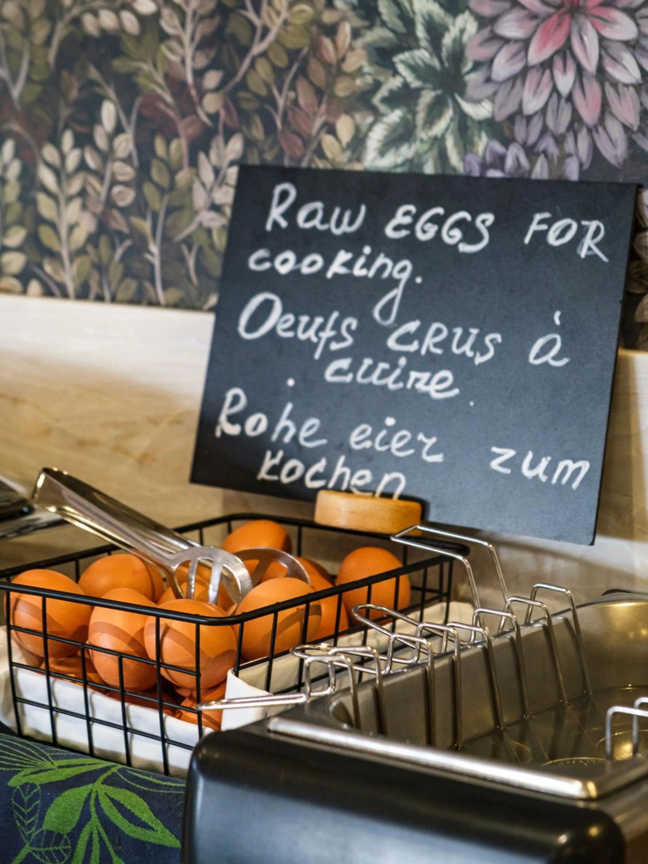 Buffet breakfast in Hotel Parc Plaza