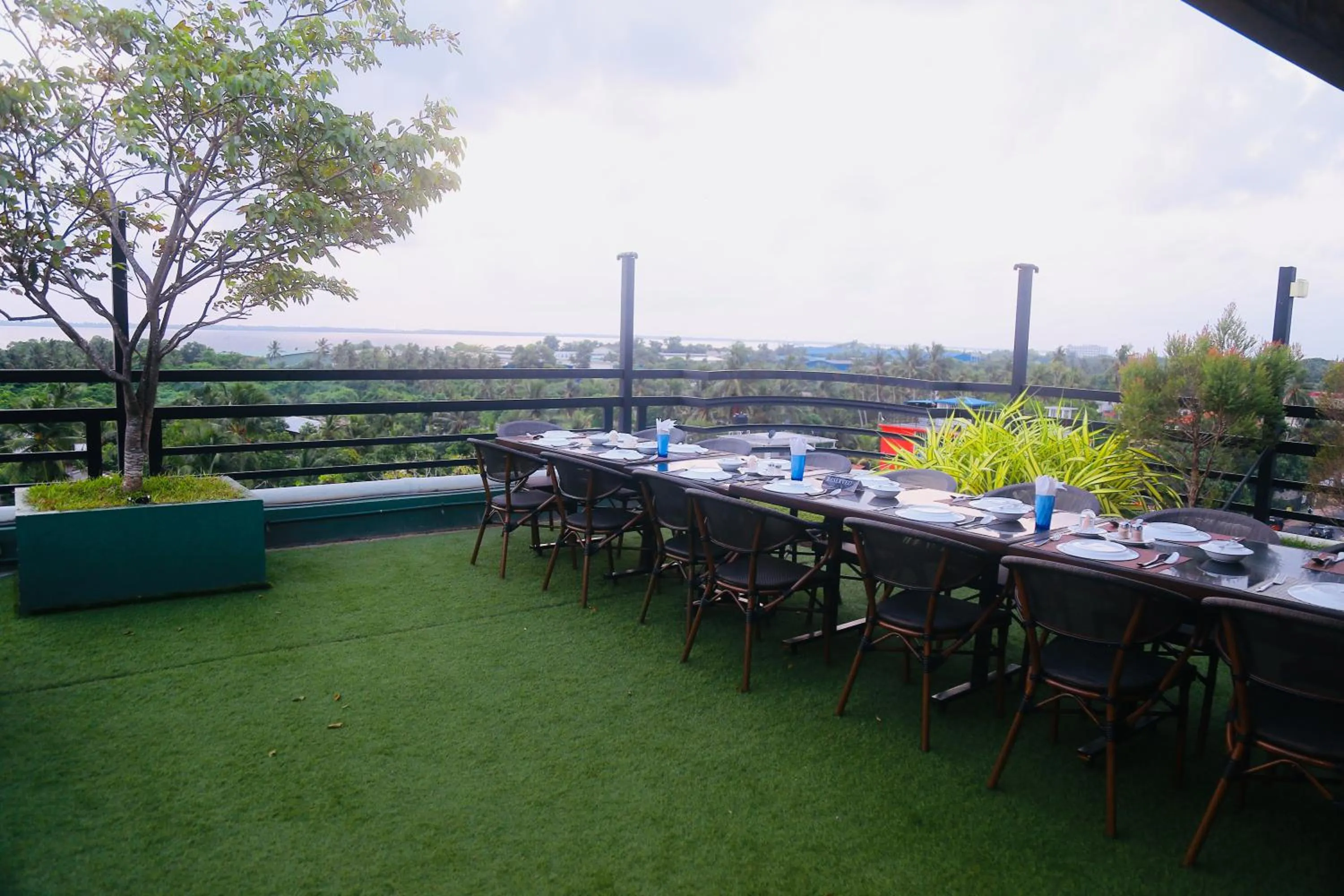 Restaurant/places to eat in Sasha Transit Hotel