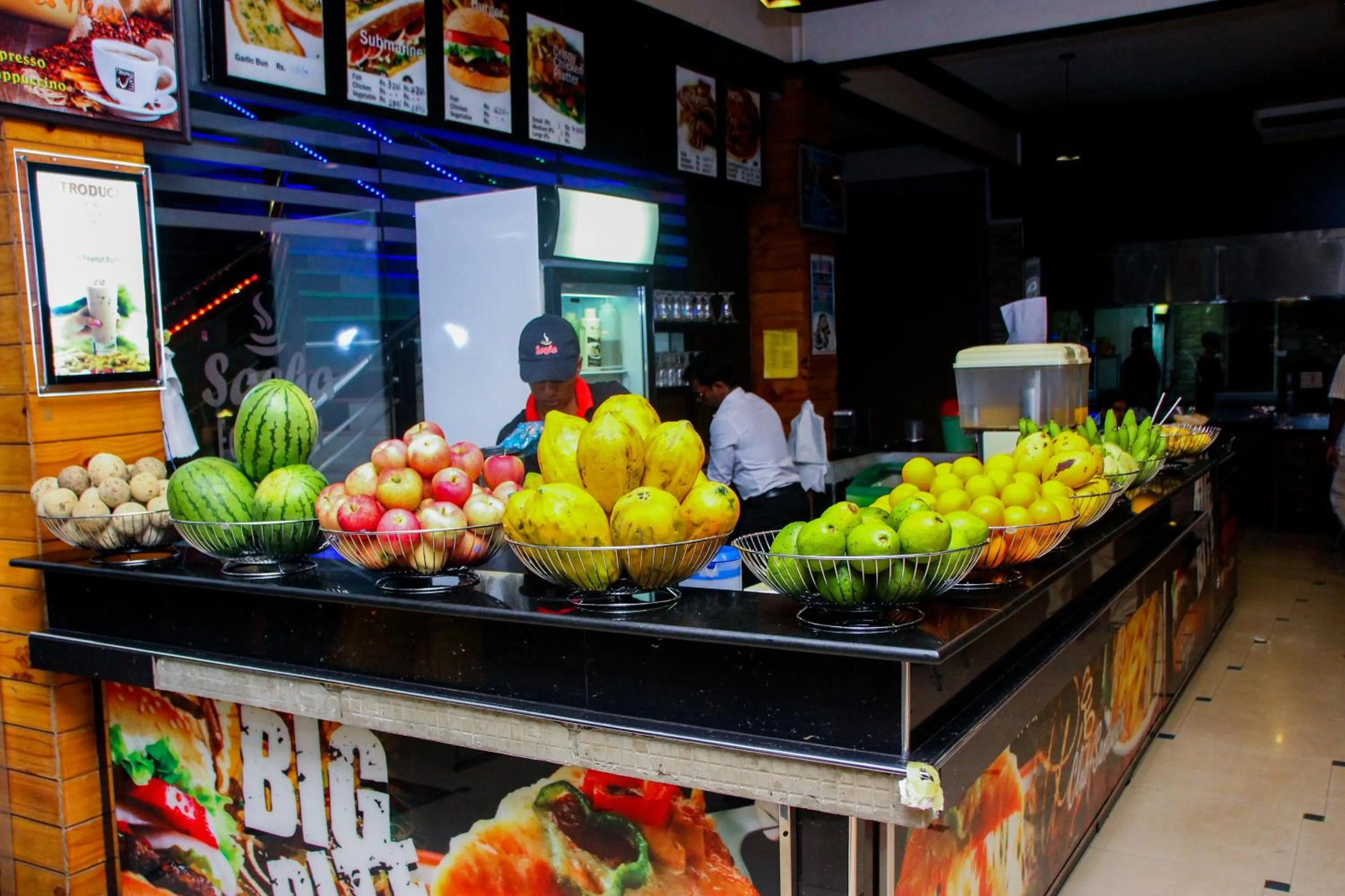 Restaurant/places to eat in Sasha Transit Hotel