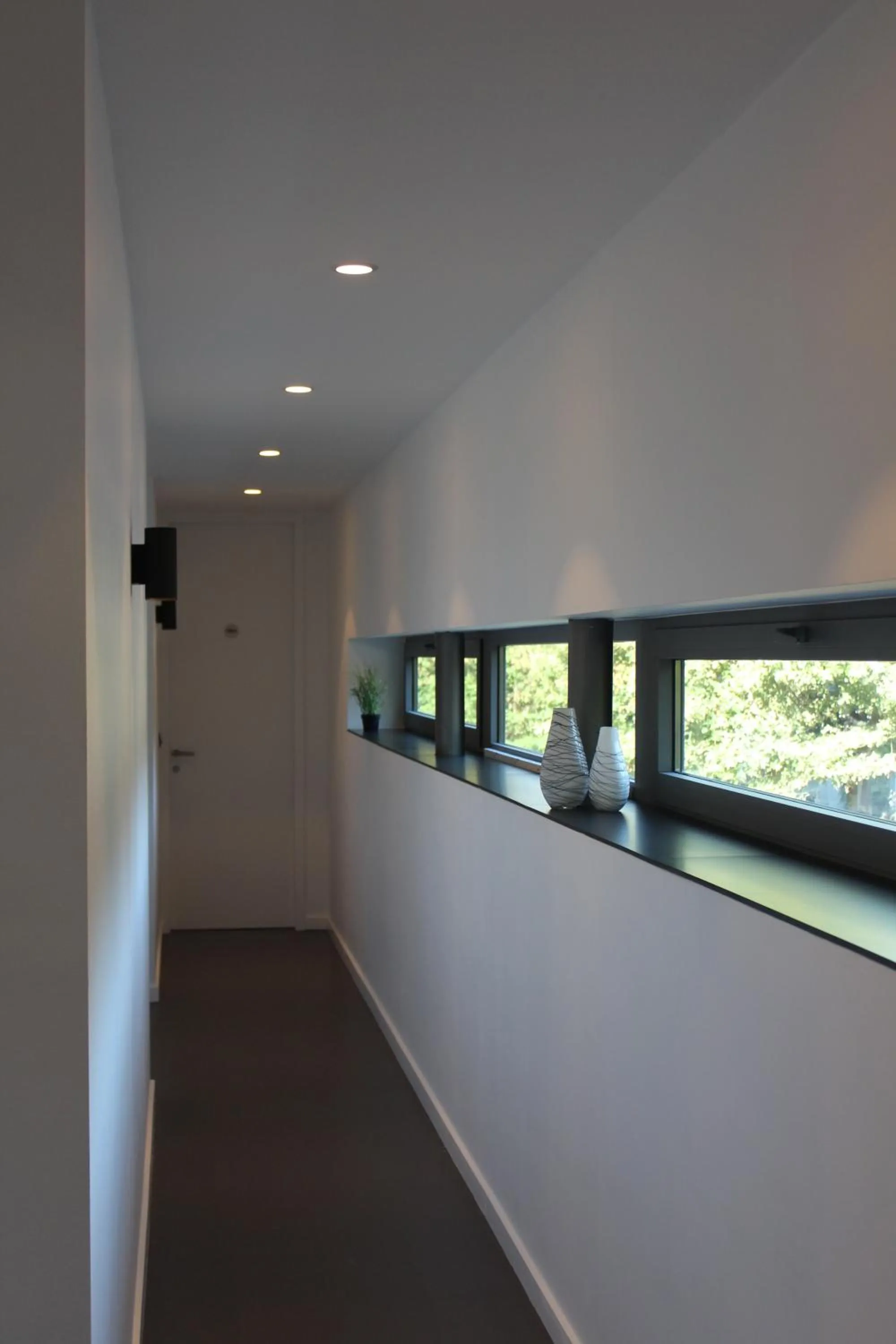 Property building in Table et chambre particulière