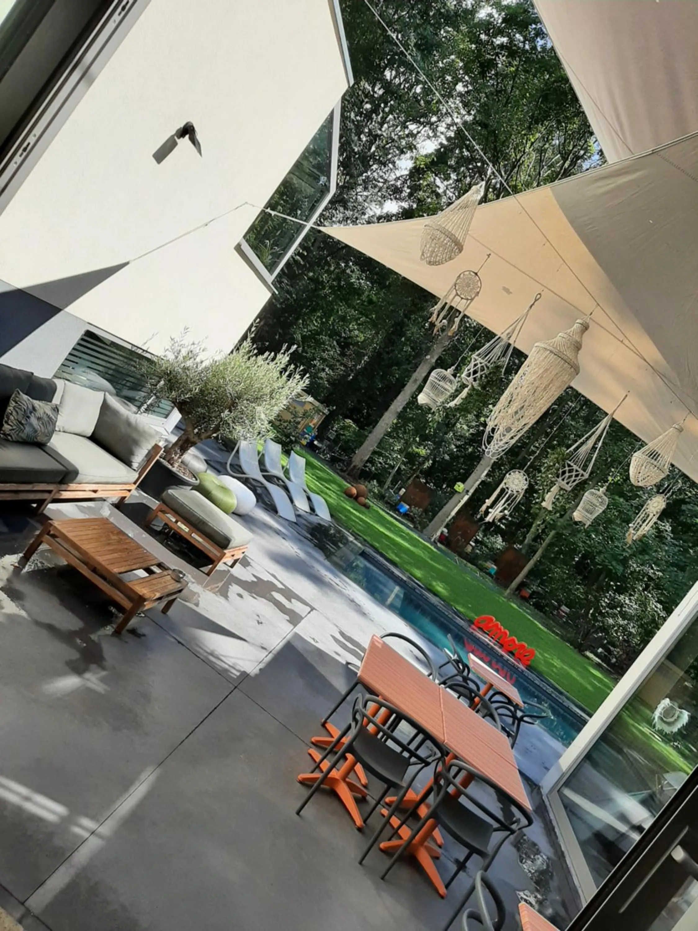 Swimming pool in Table et chambre particulière