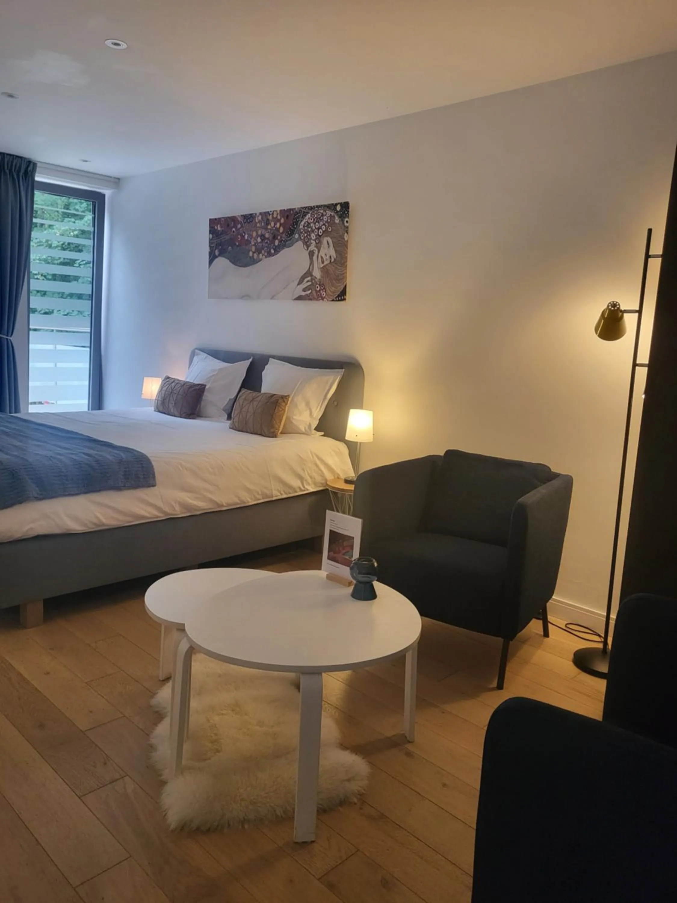 Bed in Table et chambre particulière