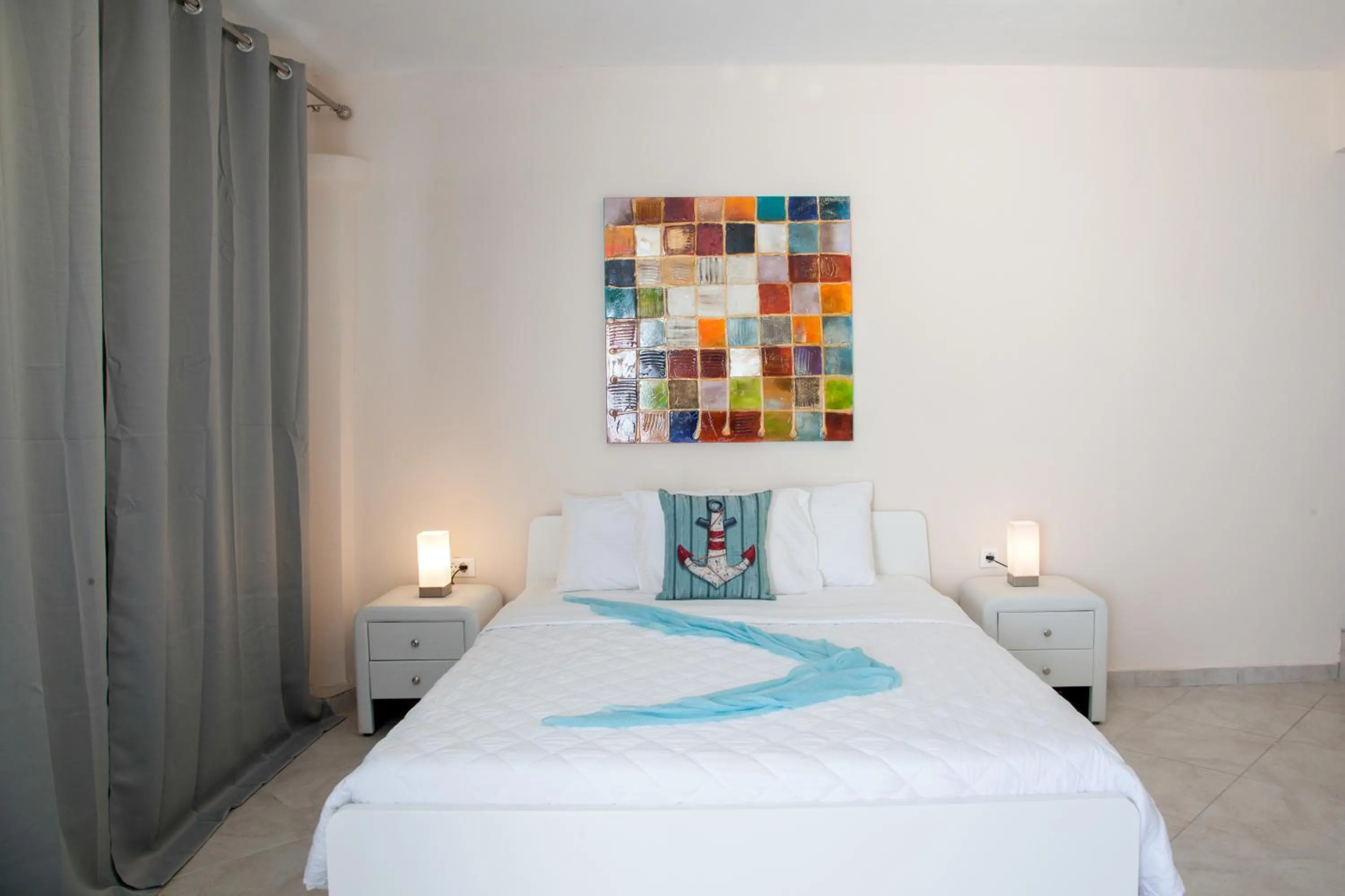 Bed in Luna Rossa Santorini