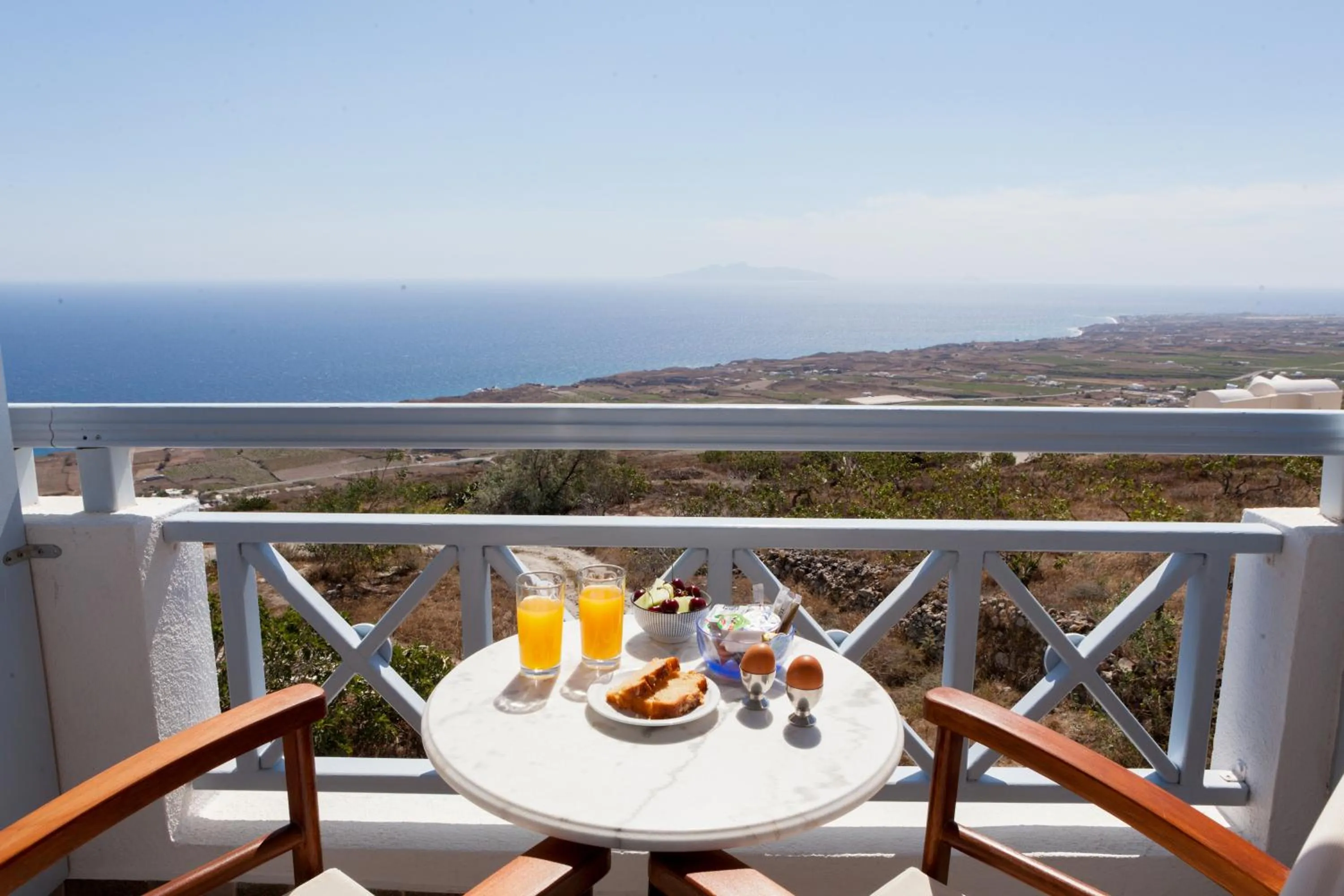 Day in Luna Rossa Santorini