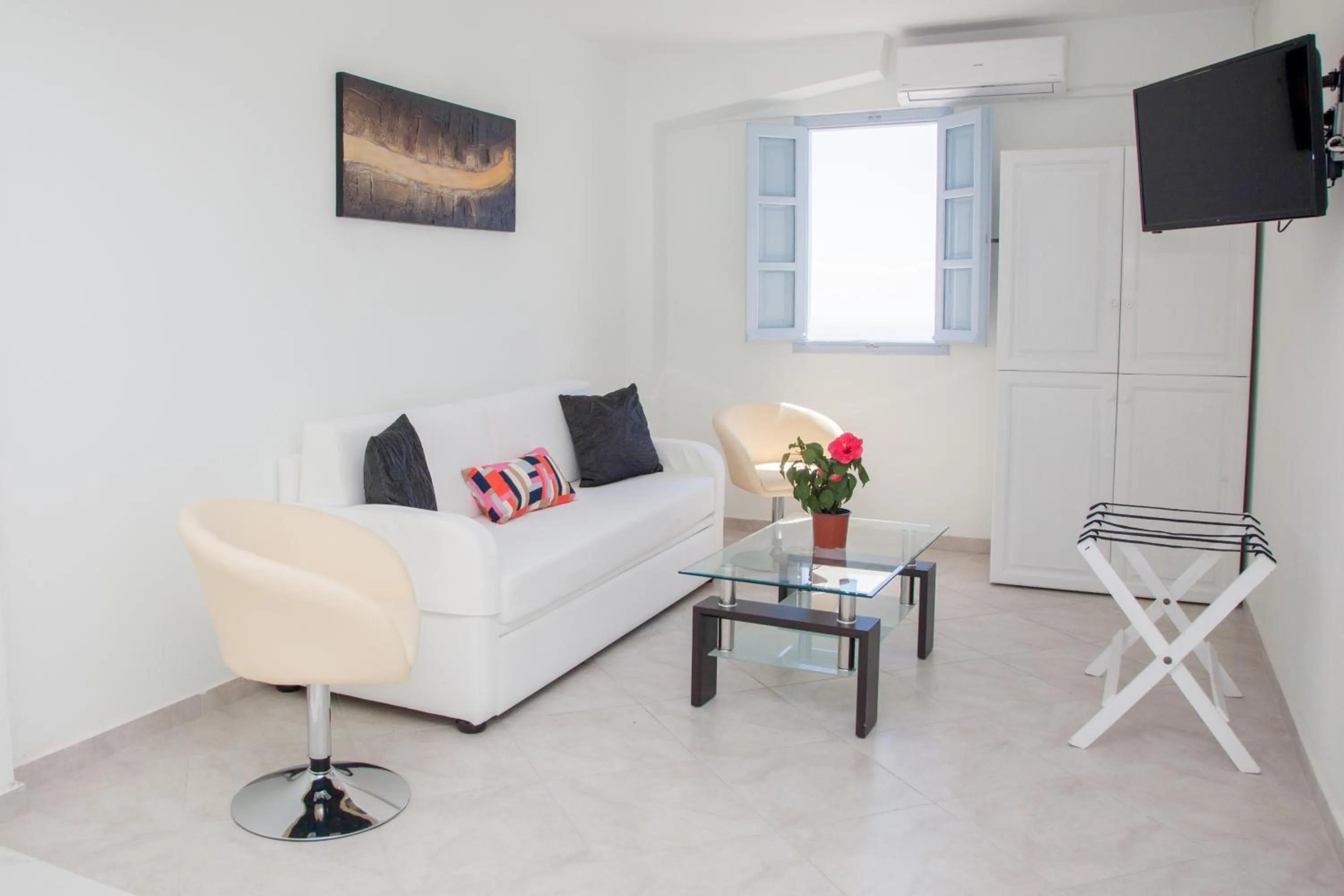 TV and multimedia in Luna Rossa Santorini