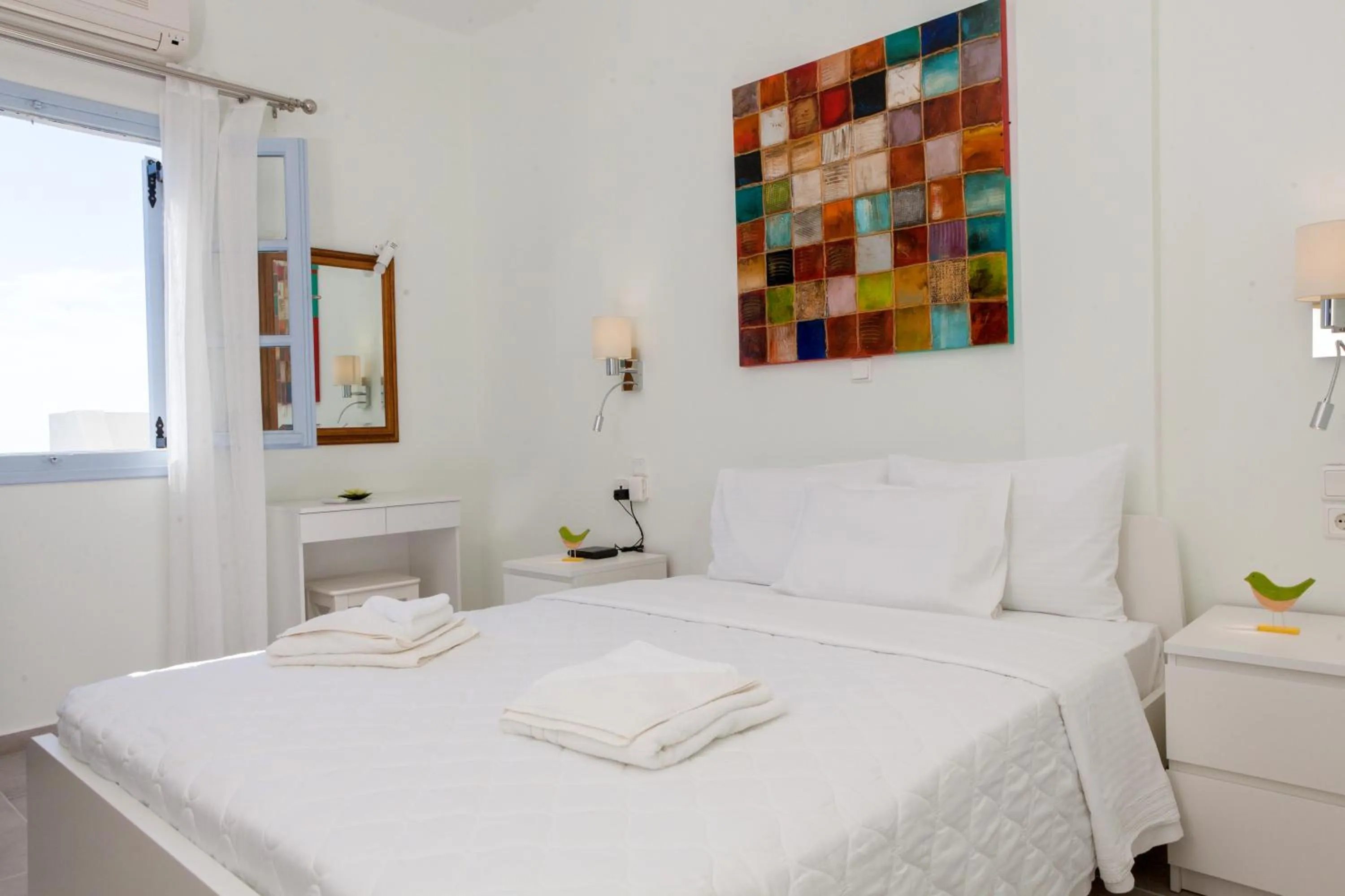 Bed in Luna Rossa Santorini