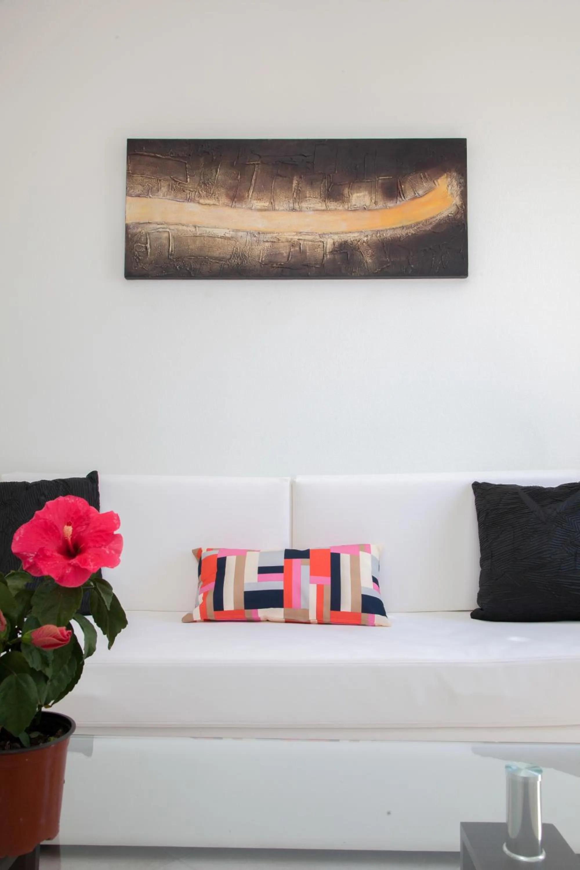 Living room in Luna Rossa Santorini