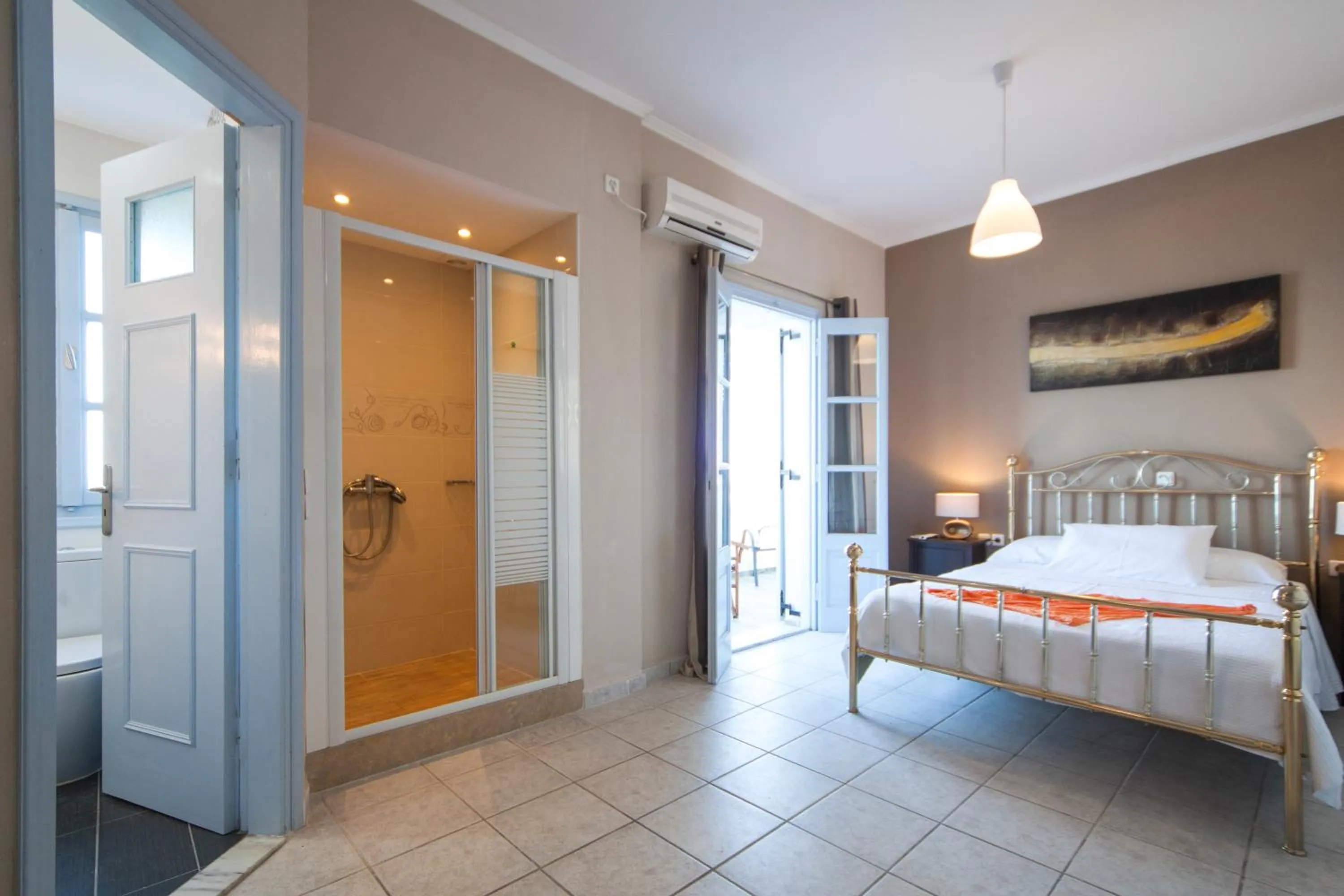 Shower, Bed in Luna Rossa Santorini