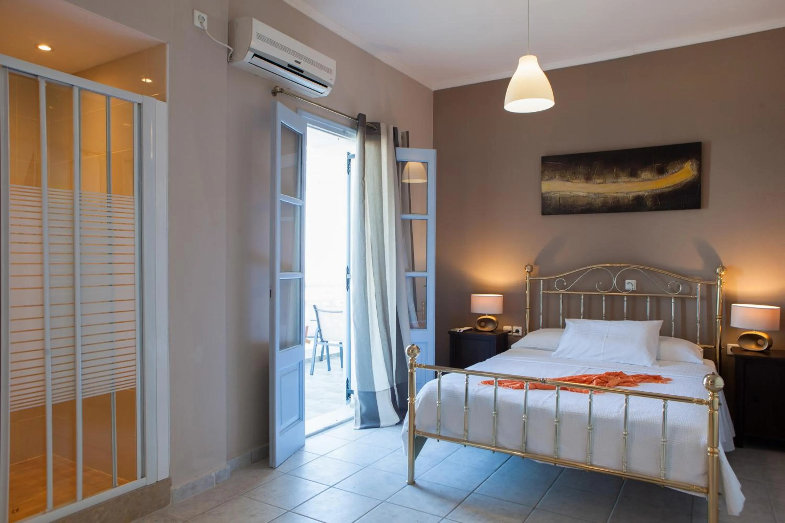 Bed in Luna Rossa Santorini