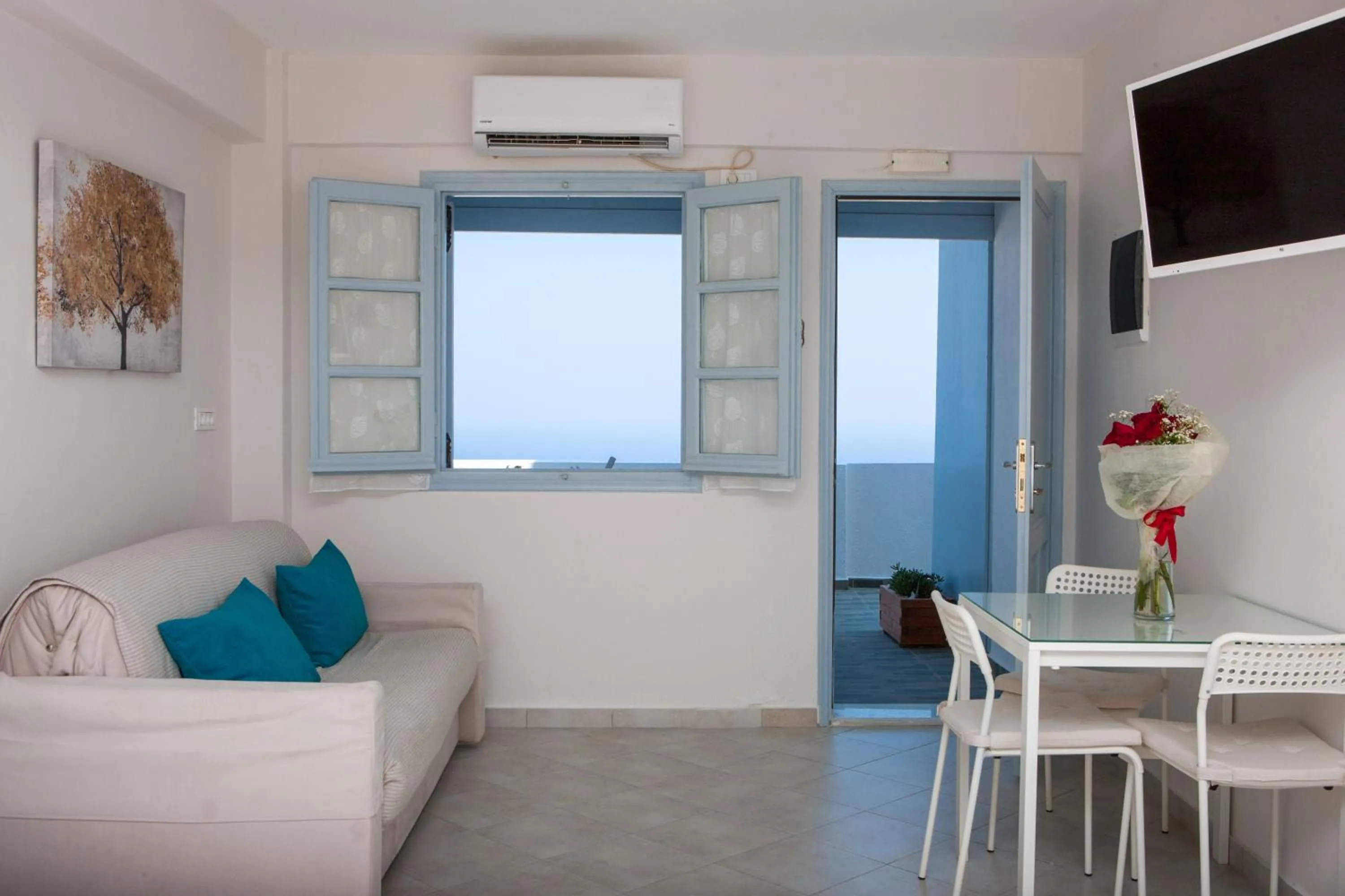 TV and multimedia in Luna Rossa Santorini