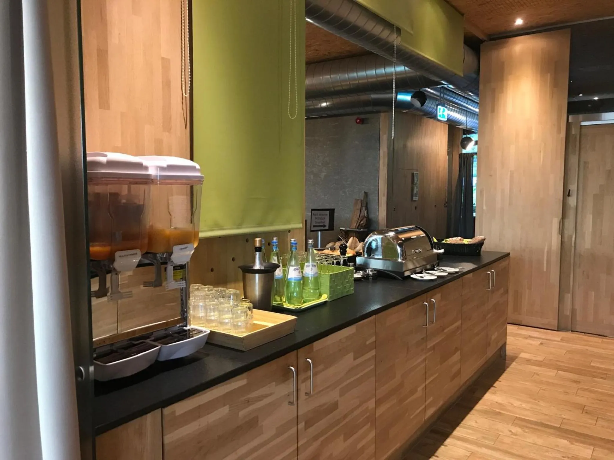 Breakfast in Hotel de l'Ecluse Superior