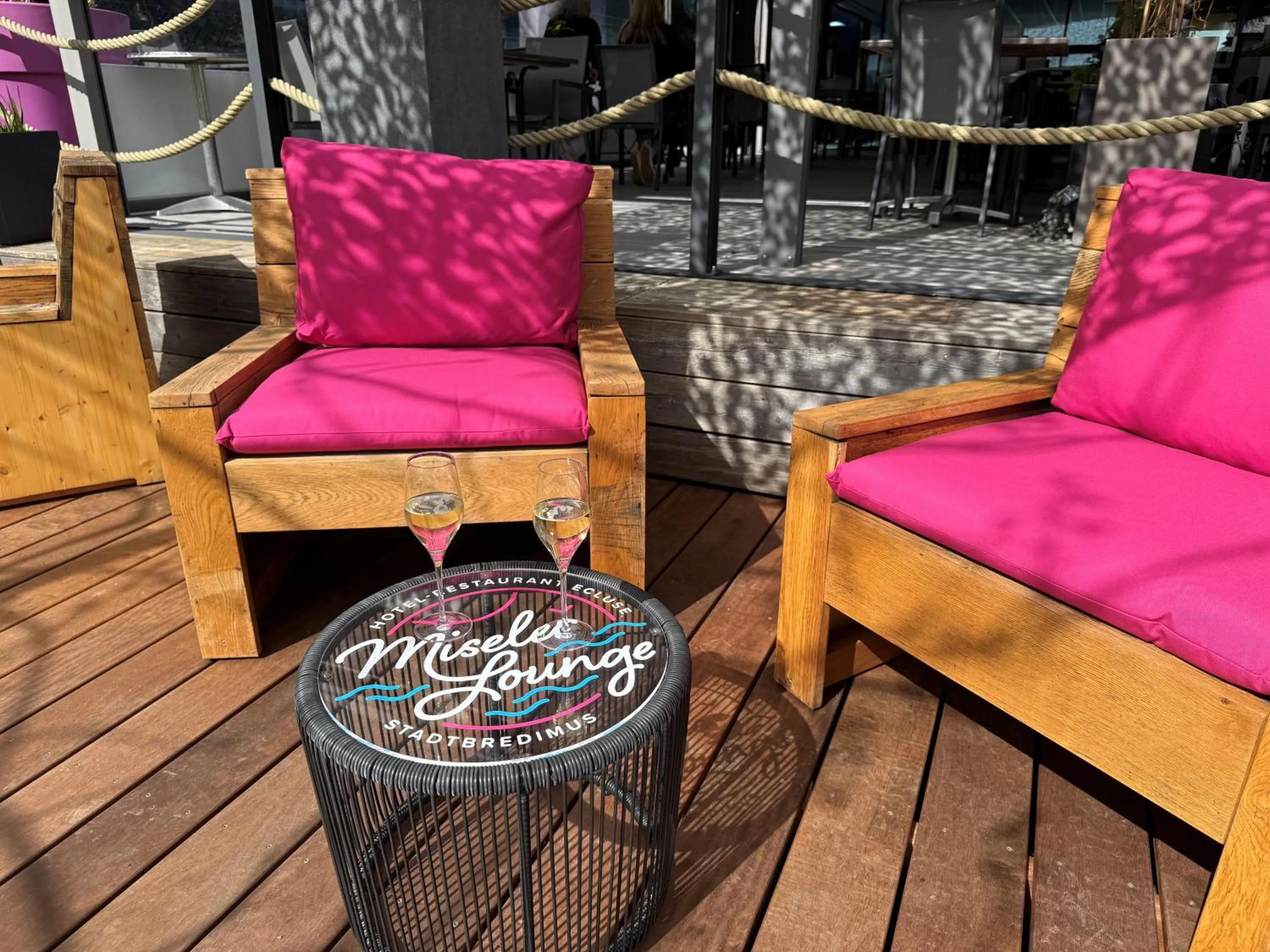 Restaurant/places to eat in Hotel de l'Ecluse Superior