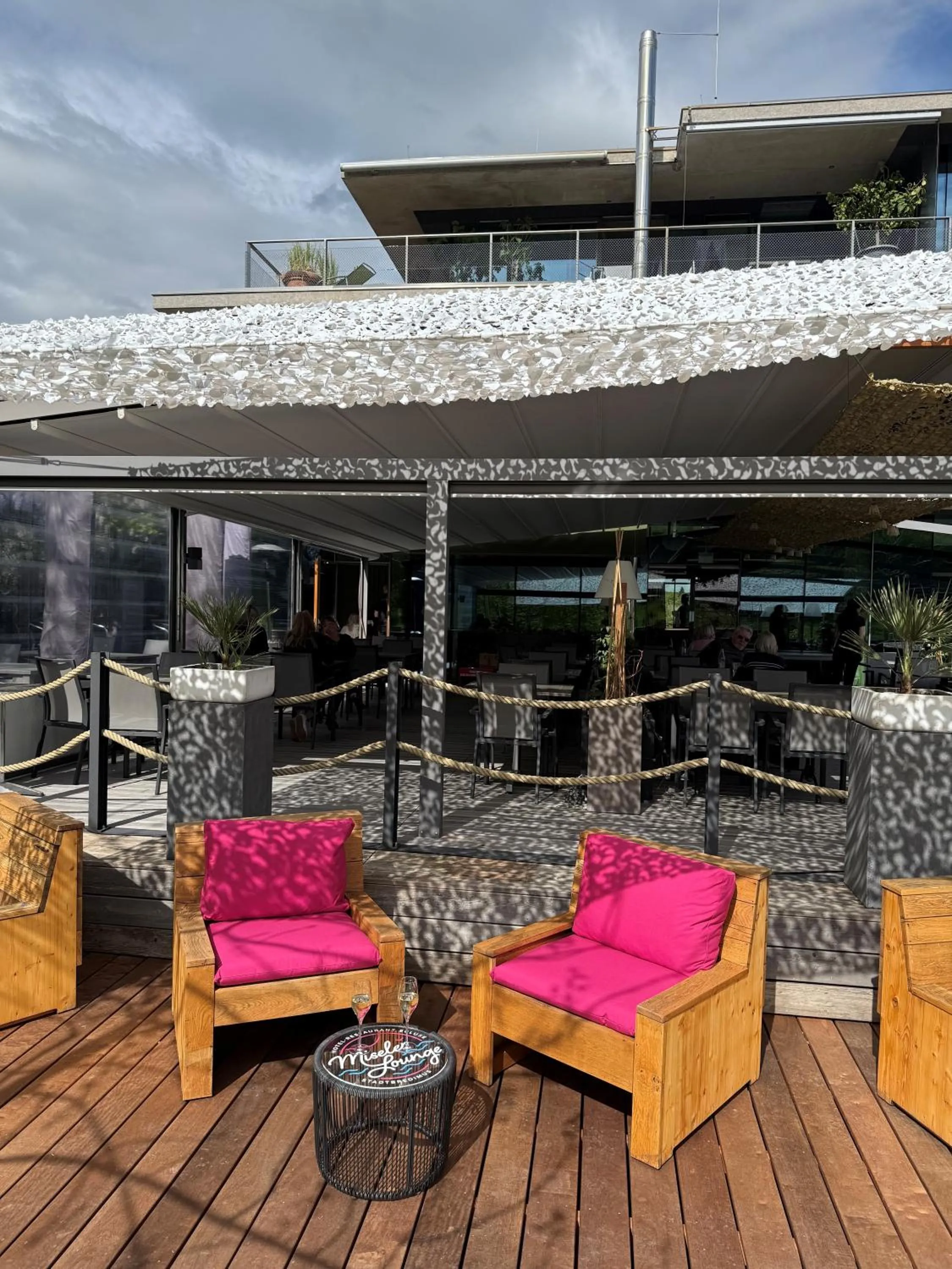 Restaurant/places to eat in Hotel de l'Ecluse Superior