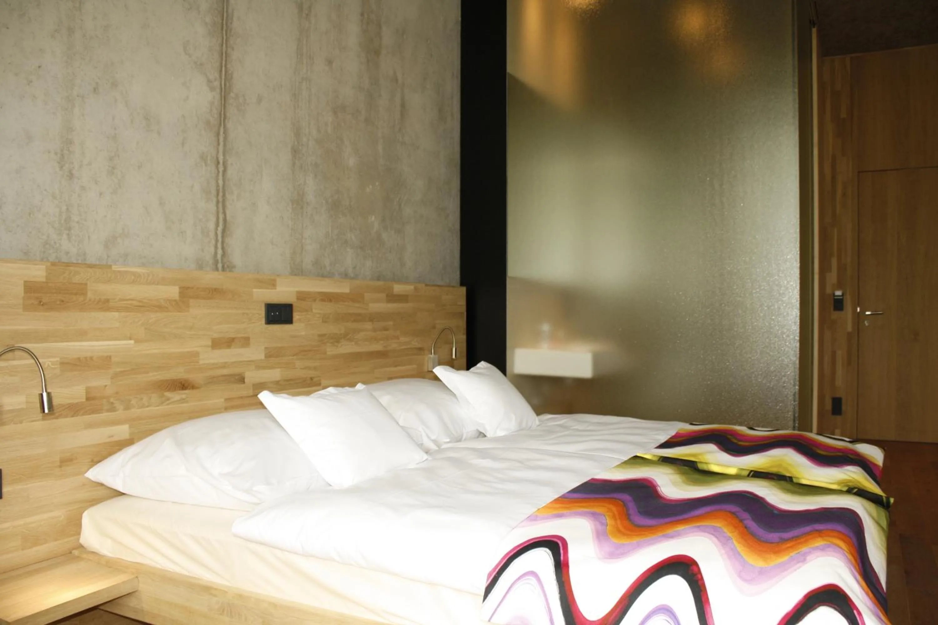 Bed in Hotel de l'Ecluse Superior