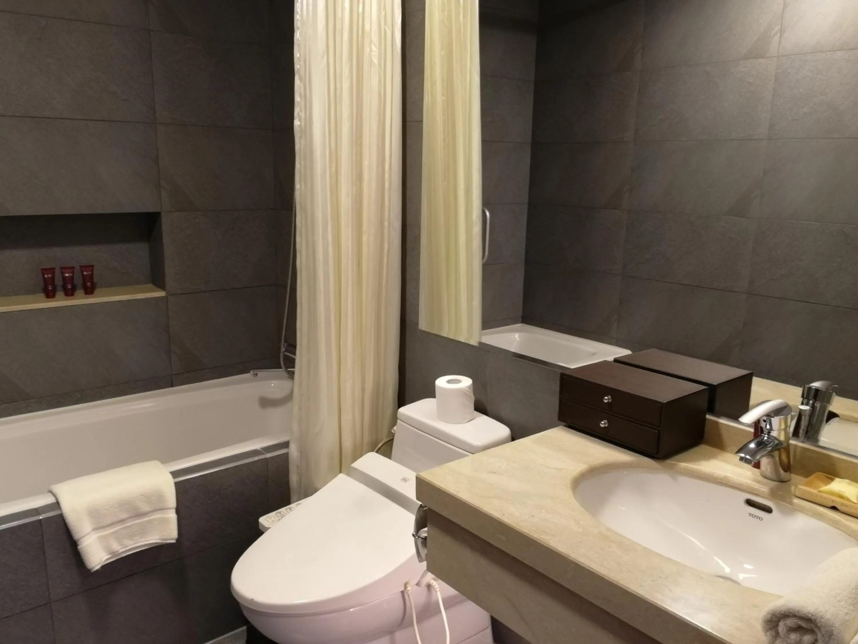 Toilet in Green Park Hotel Tianjin