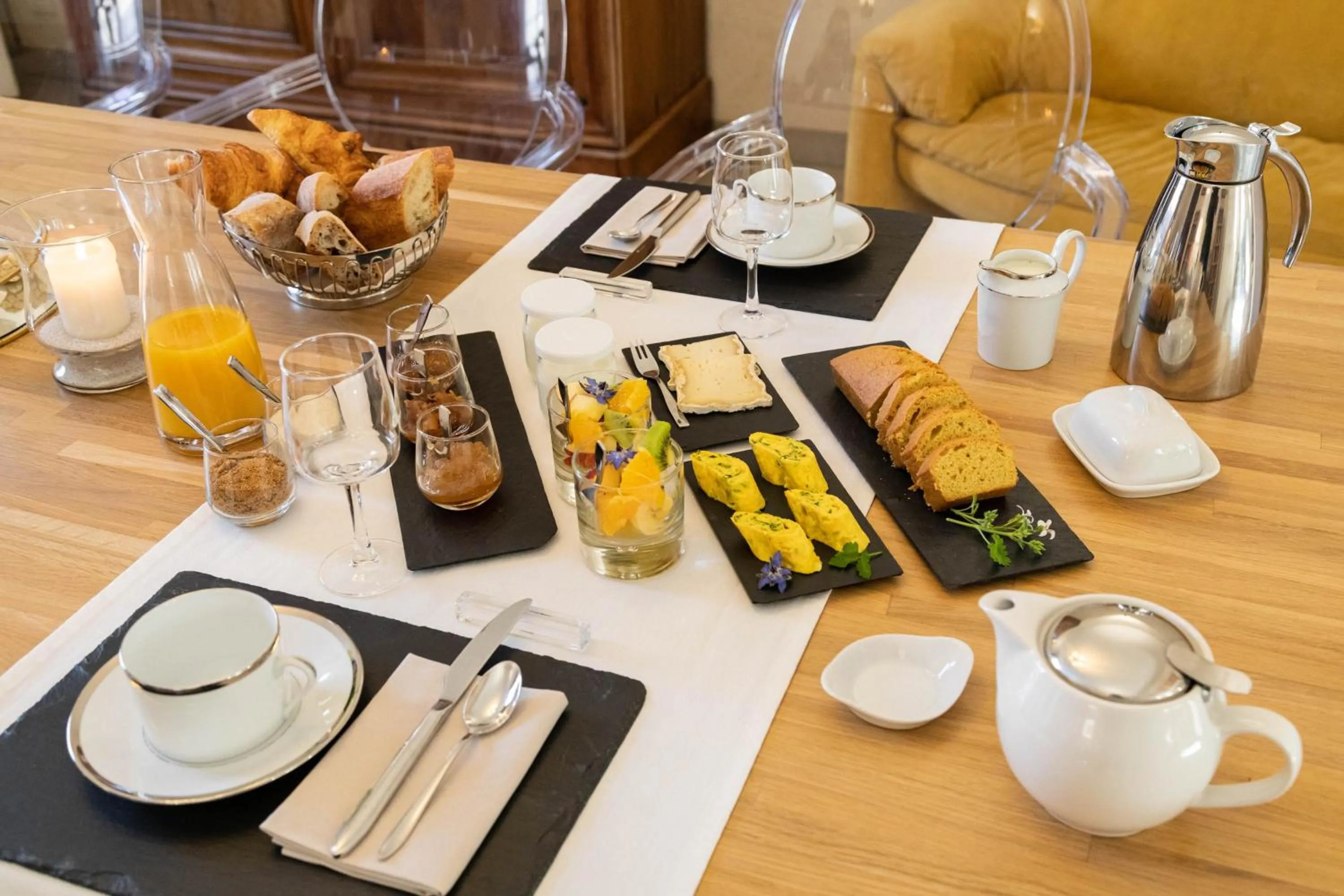 Dining area in Clos des Moulins
