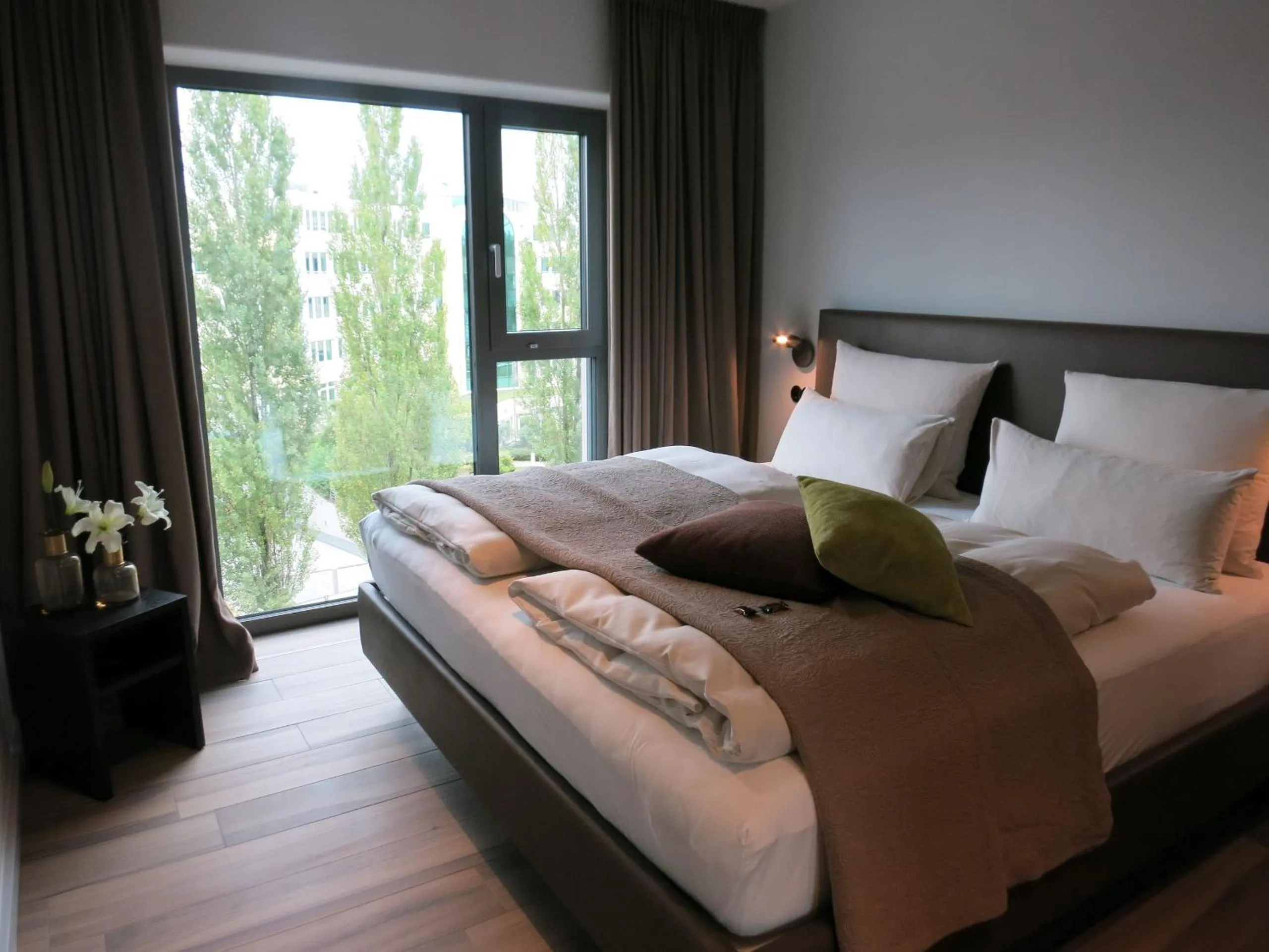 Photo of the whole room, Bed in Golden Ball, Exclusive Serviced Apartments Munich