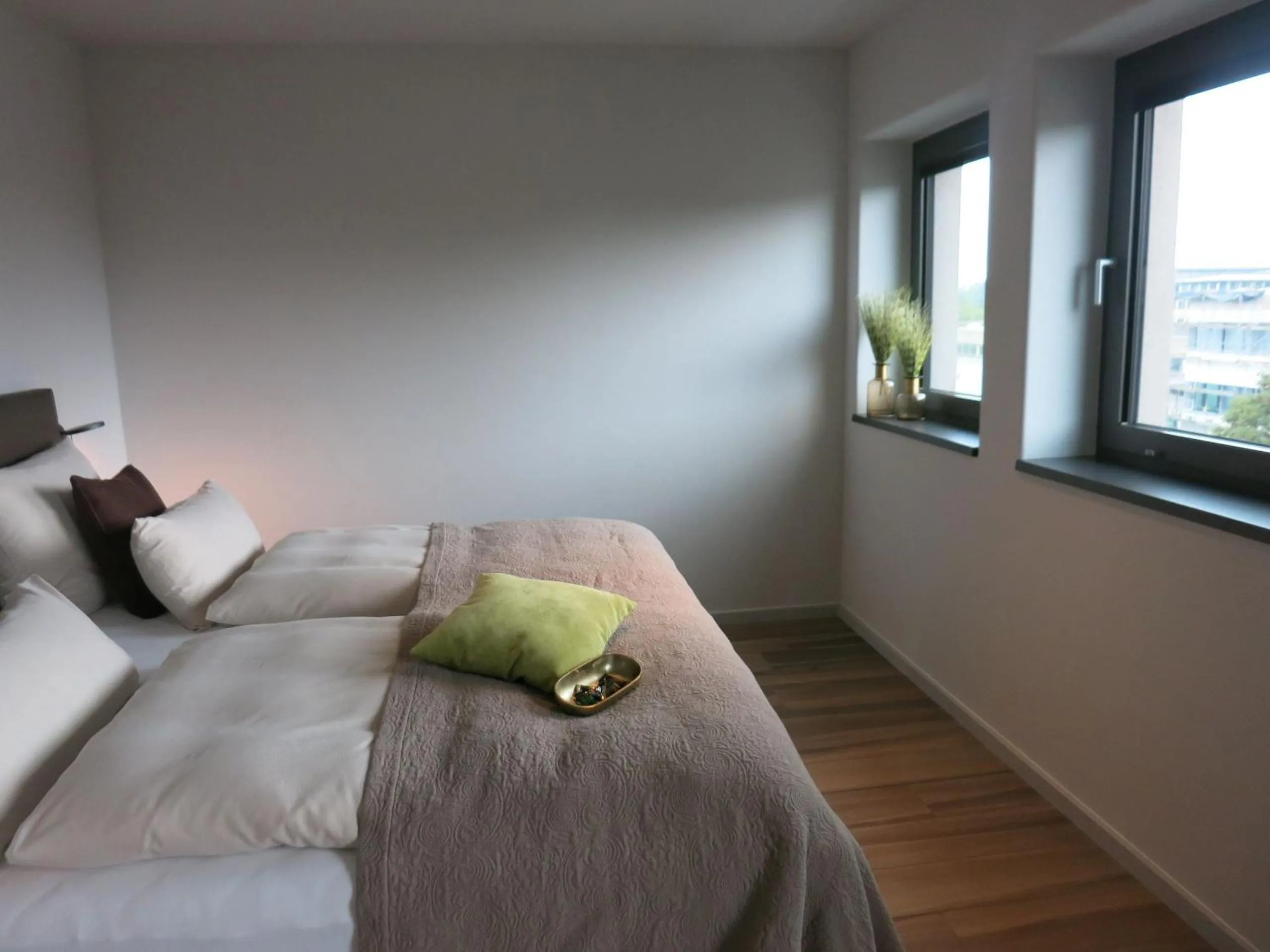 Photo of the whole room, Bed in Golden Ball, Exclusive Serviced Apartments Munich