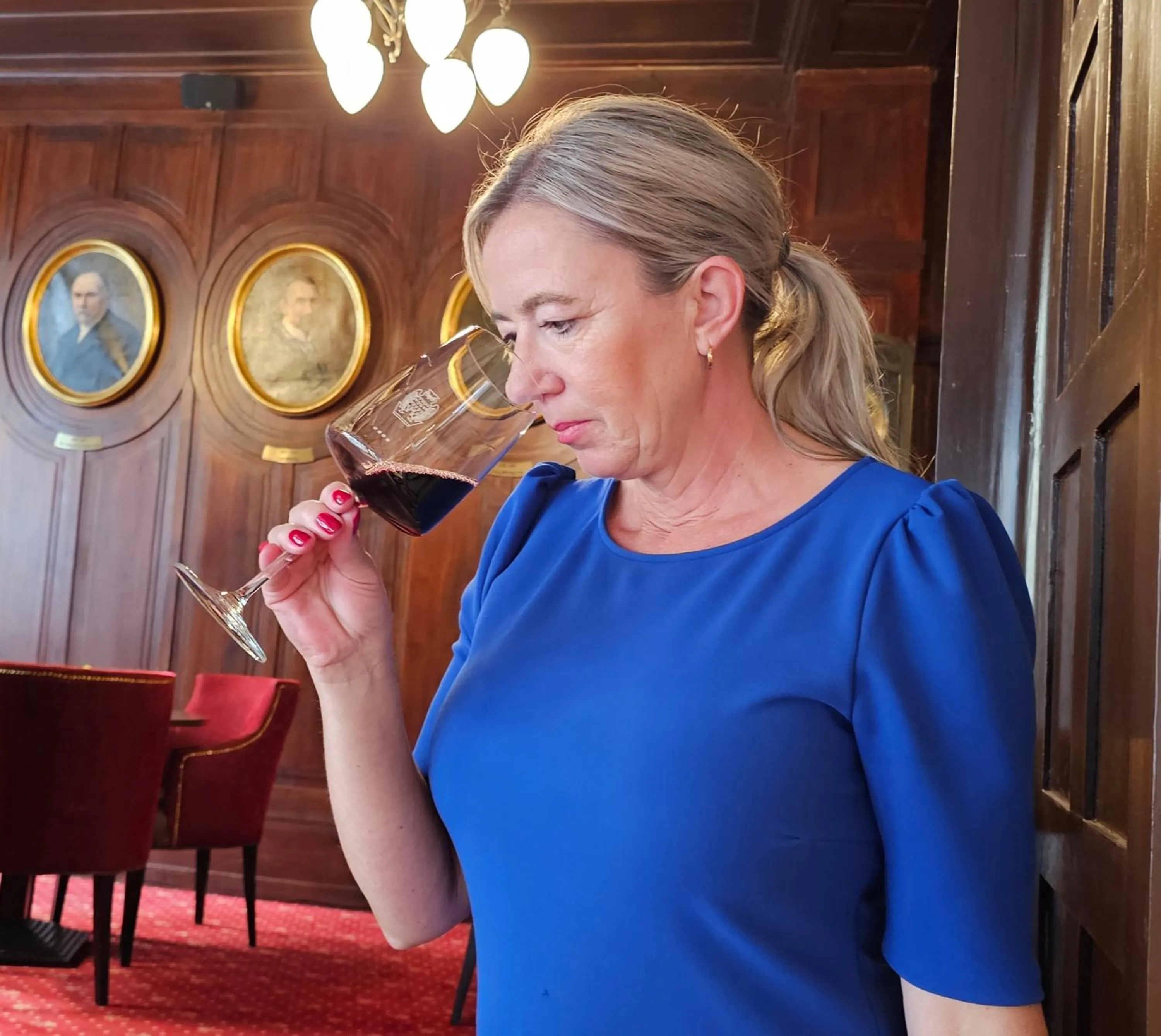 Staff in Weinhaus Uhle