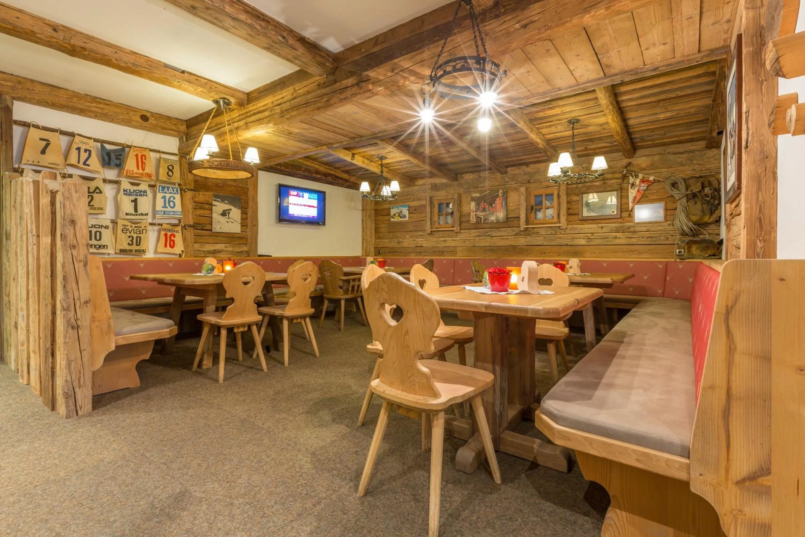 Restaurant/places to eat in Ahornlodge