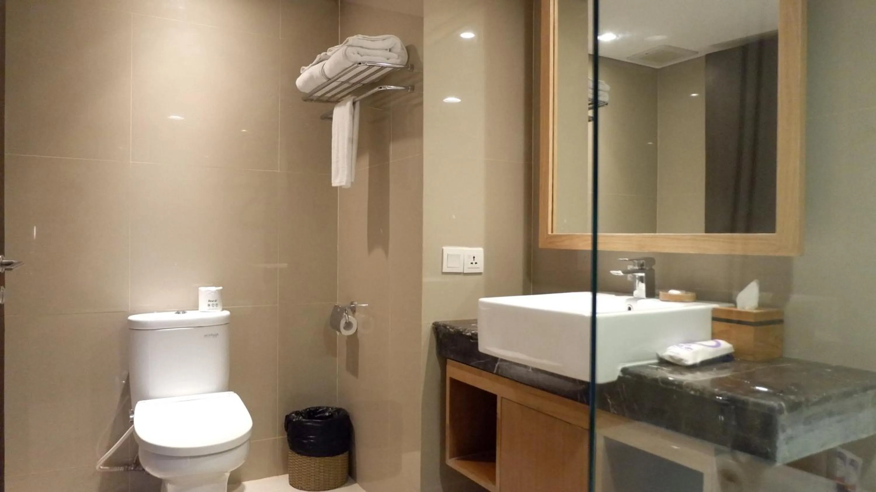 Shower in FOX Hotel Jimbaran Beach Bali