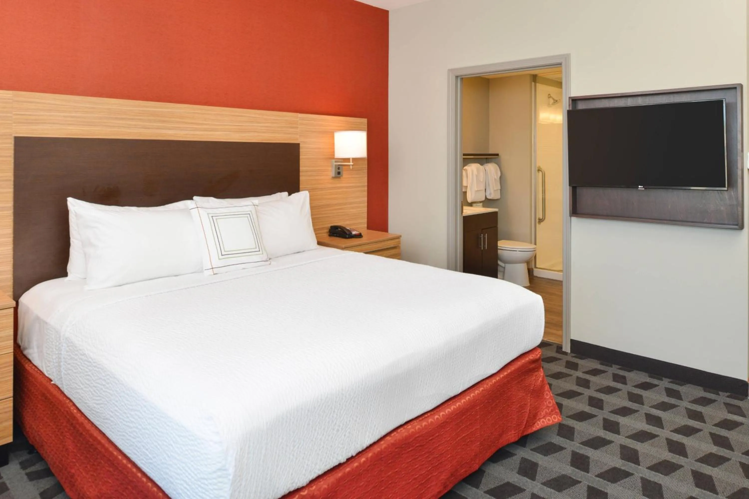 Bedroom, Bed in TownePlace Suites by Marriott Laplace