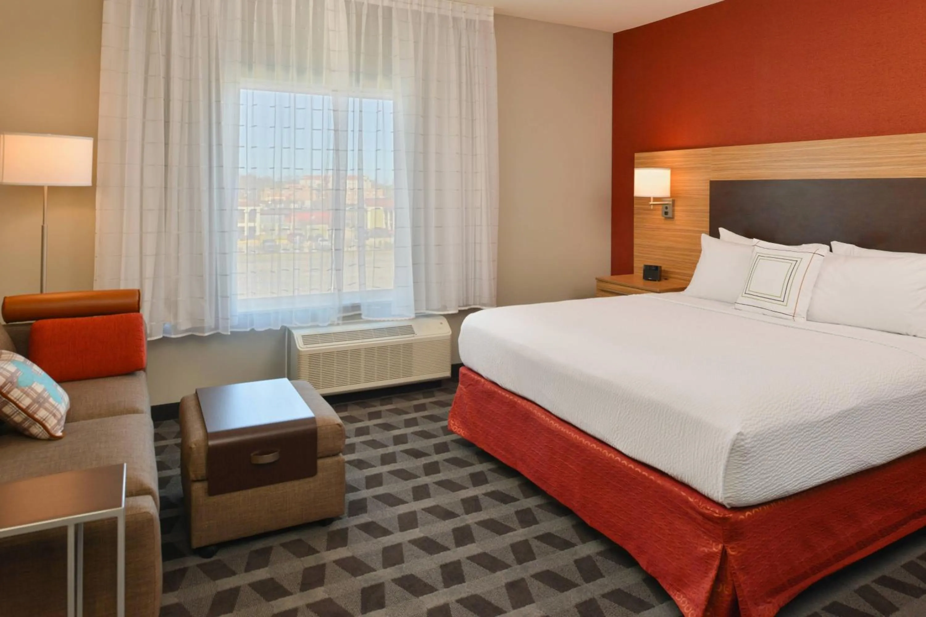 Bedroom, Bed in TownePlace Suites by Marriott Laplace