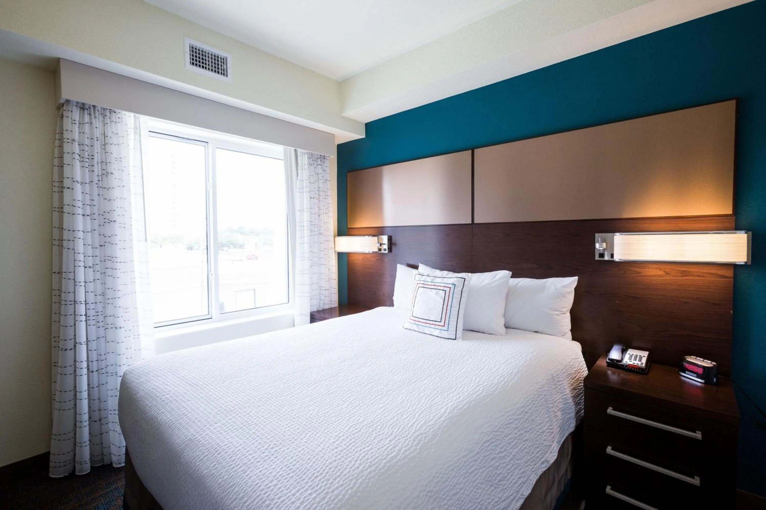 Photo of the whole room, Bed in Residence Inn by Marriott Oklahoma City Northwest