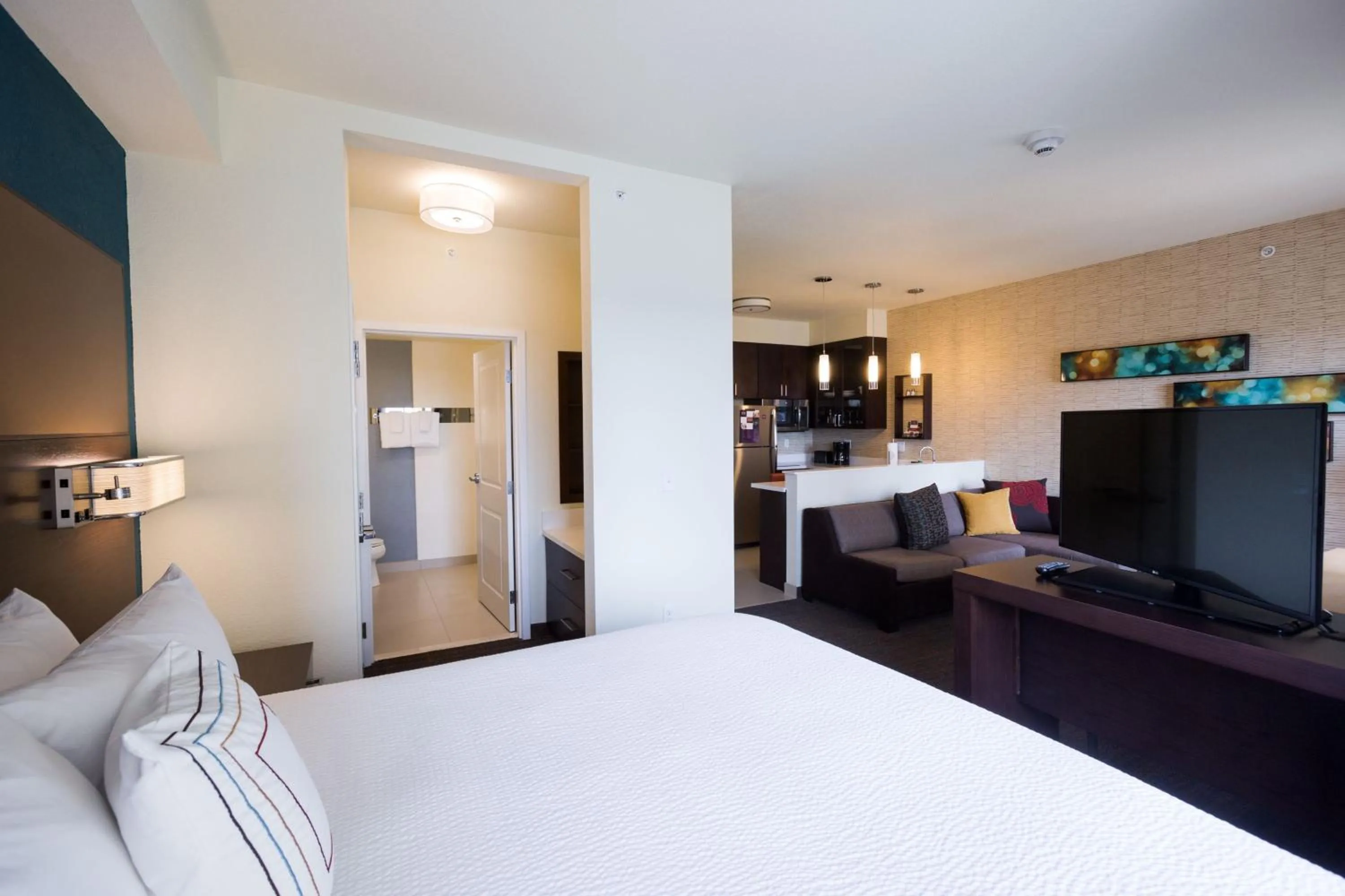 Photo of the whole room, Bed in Residence Inn by Marriott Oklahoma City Northwest