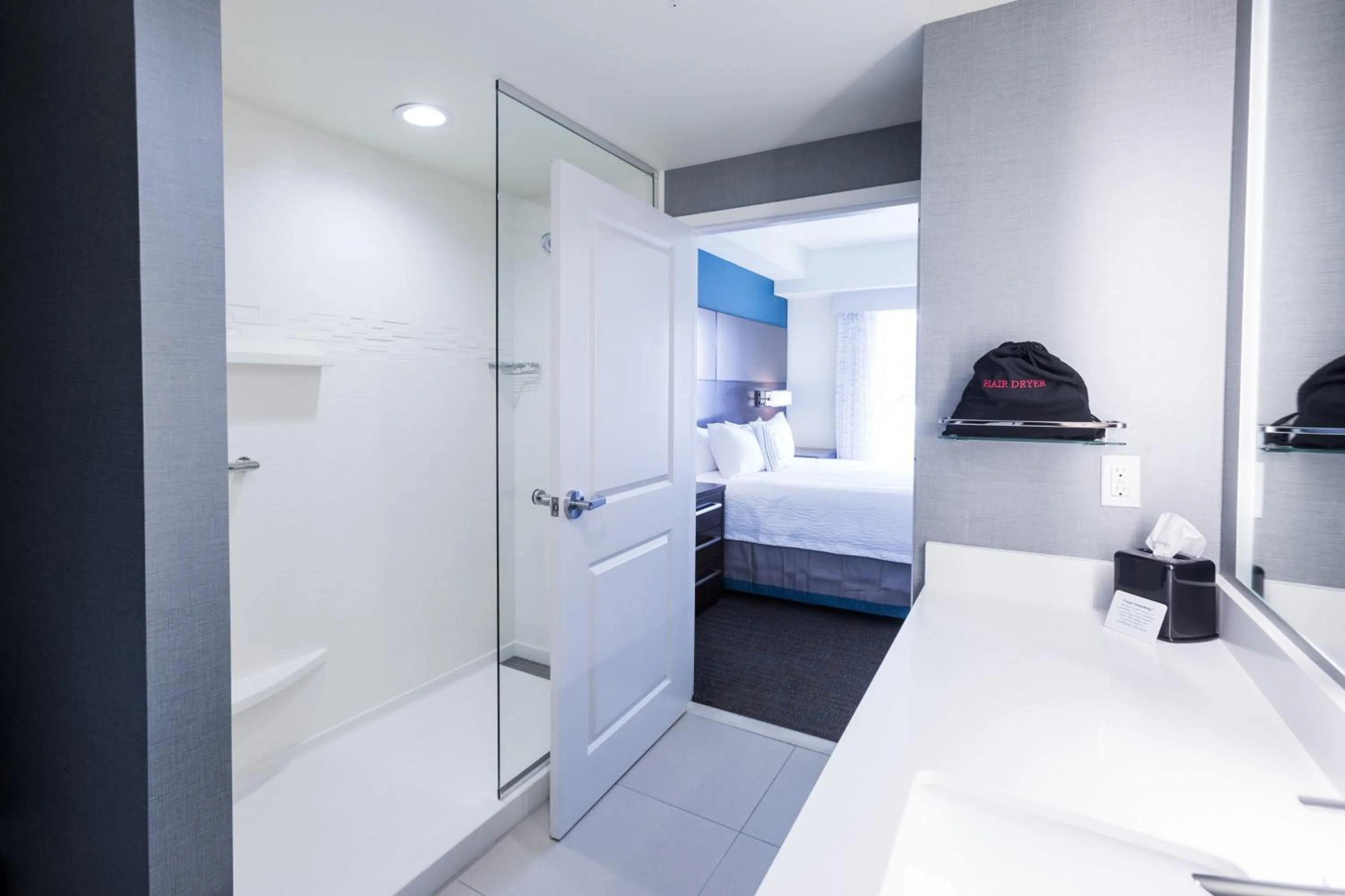 Photo of the whole room, Bed in Residence Inn by Marriott Oklahoma City Northwest