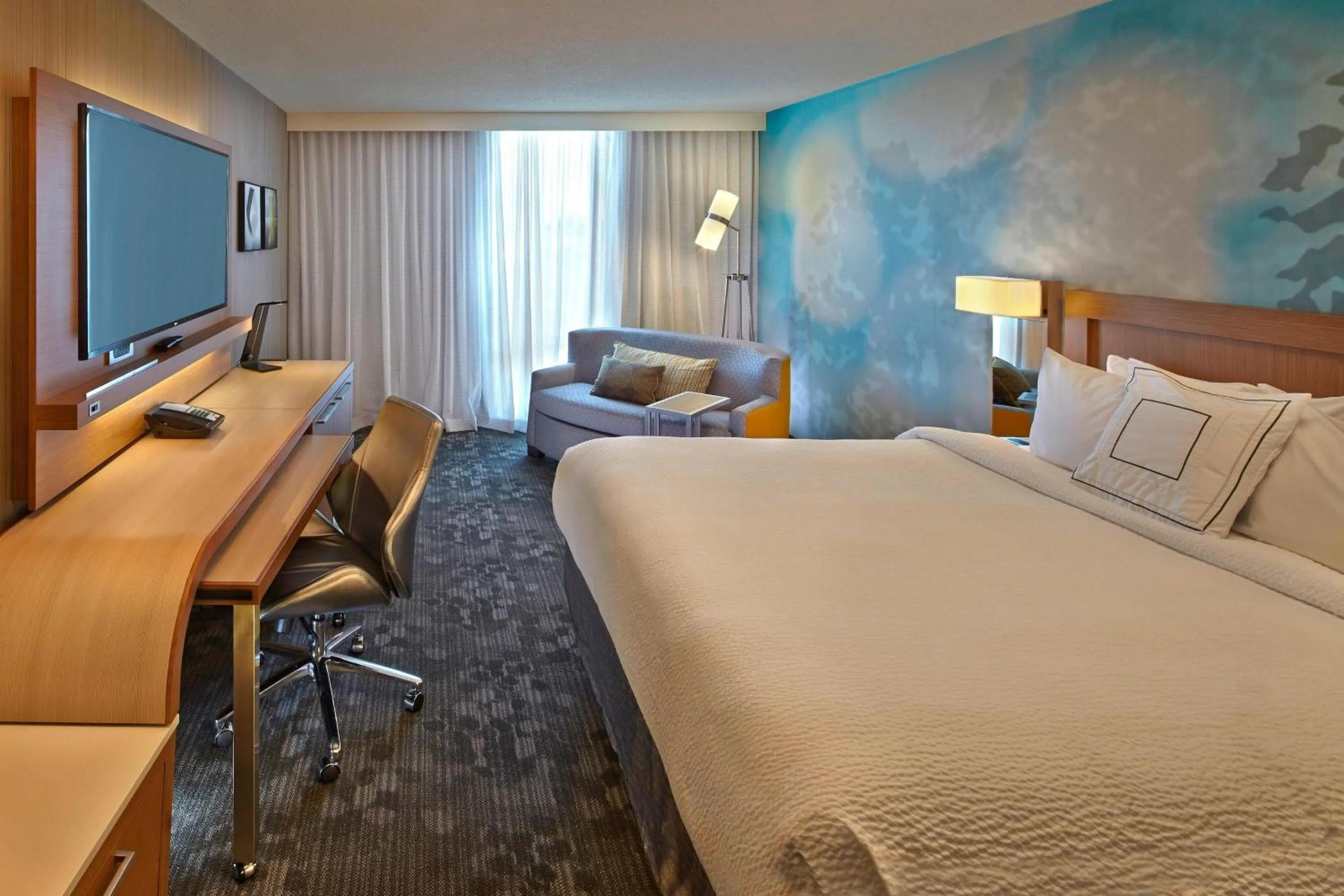 Photo of the whole room, Bed in Courtyard by Marriott Philadelphia City Avenue
