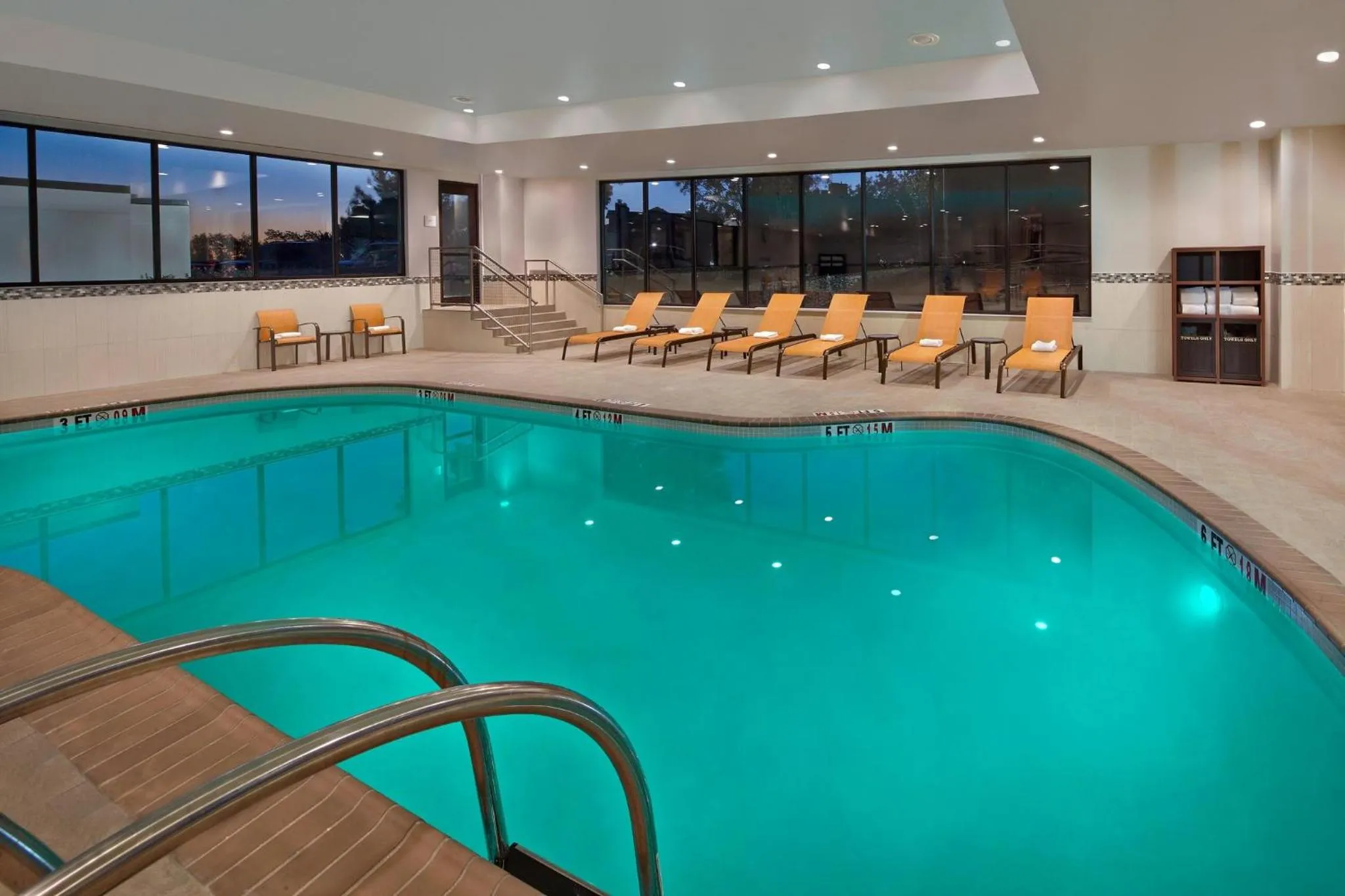 Swimming pool in Courtyard by Marriott Philadelphia City Avenue
