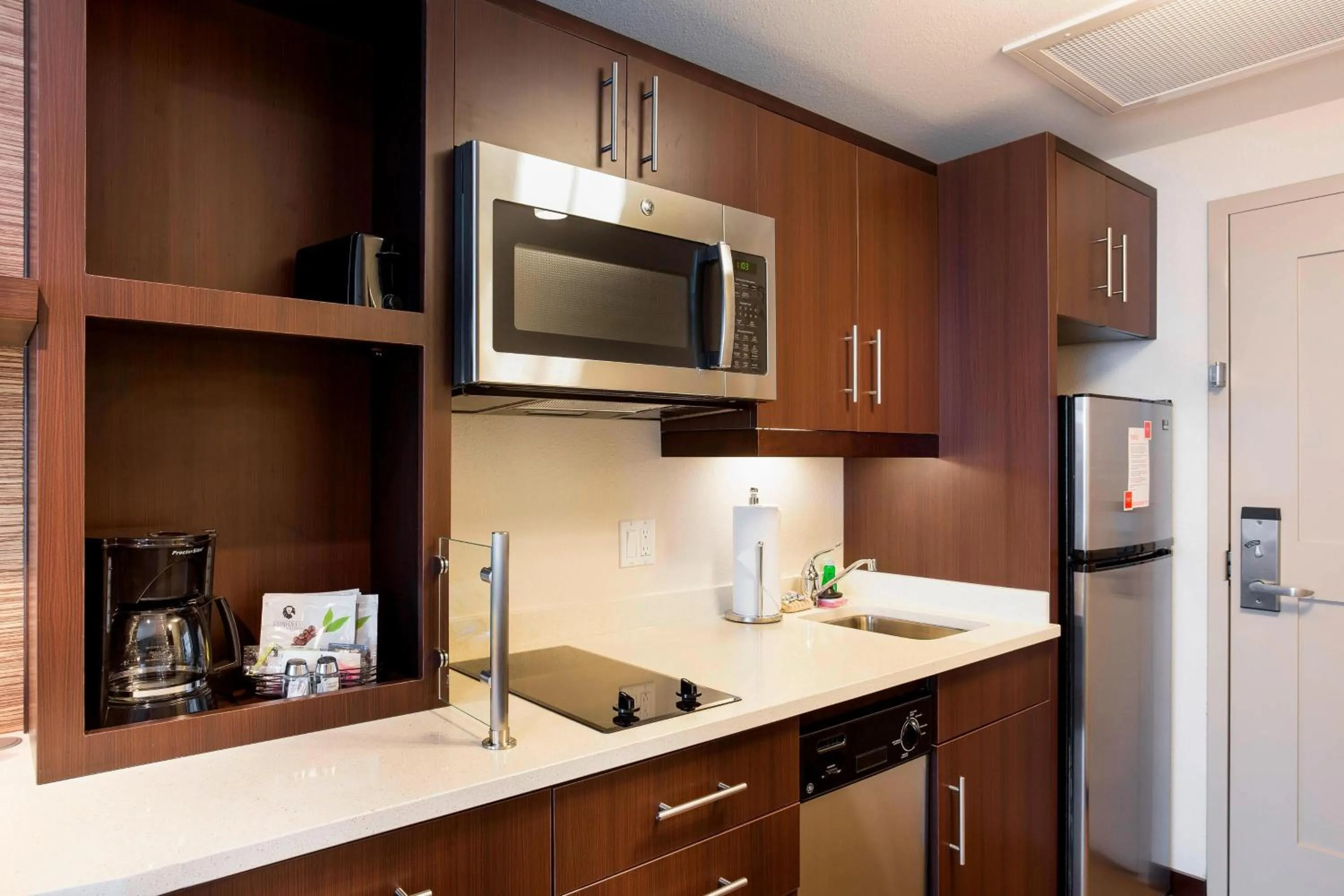 Kitchen or kitchenette in TownePlace Suites by Marriott San Mateo Foster City