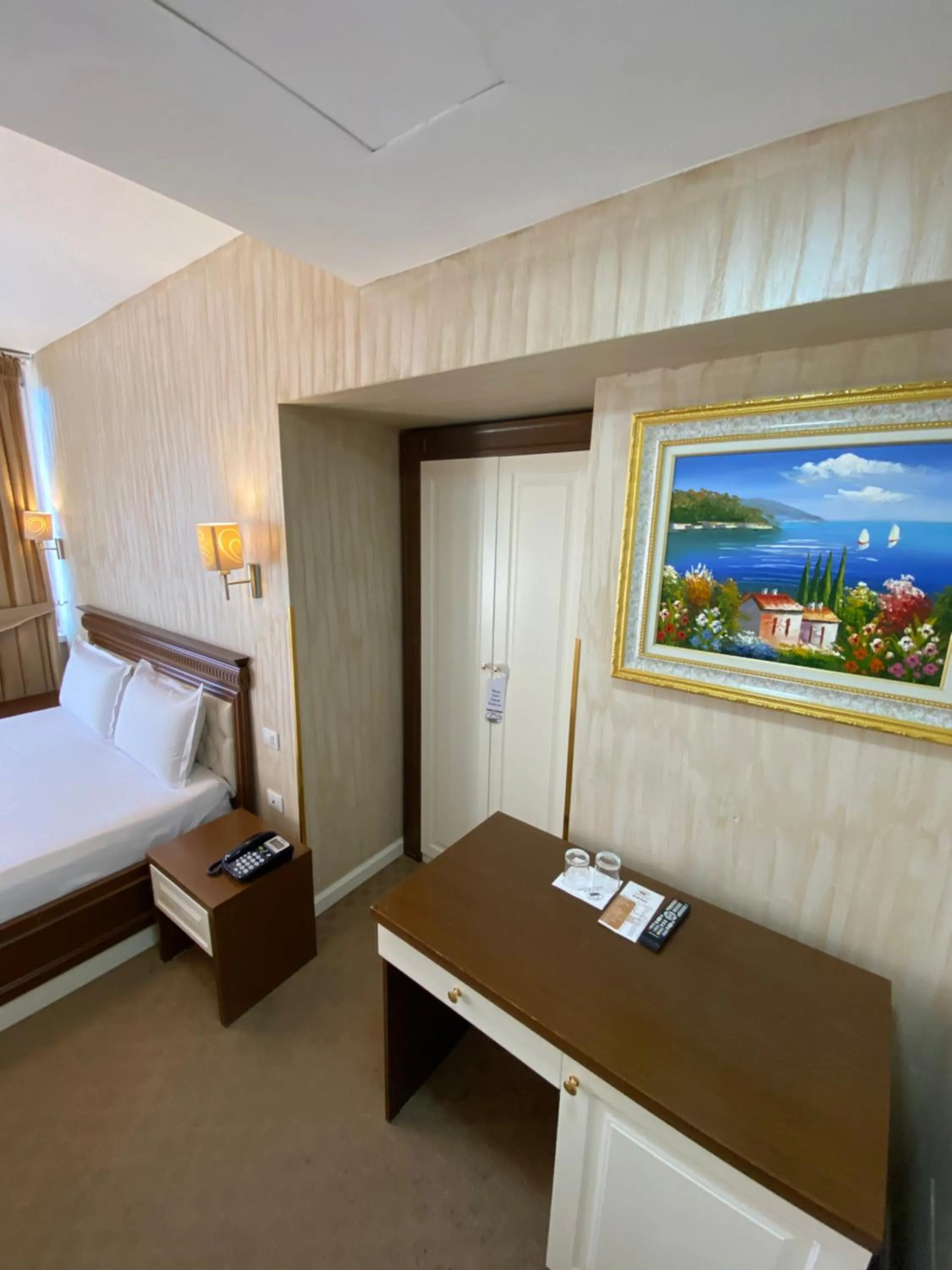 Bedroom, Bed in Rozafa Hotel