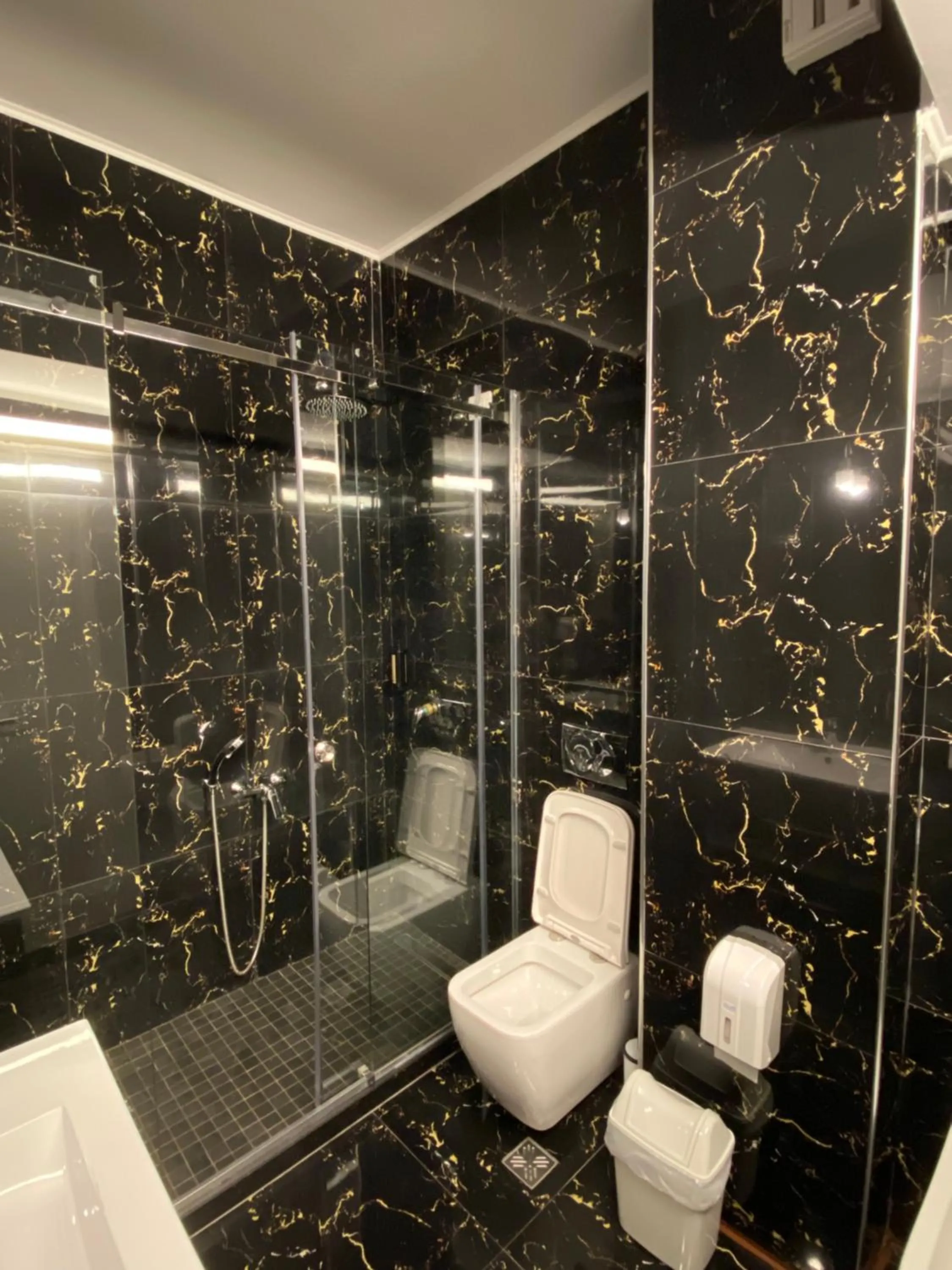 Shower in Rozafa Hotel