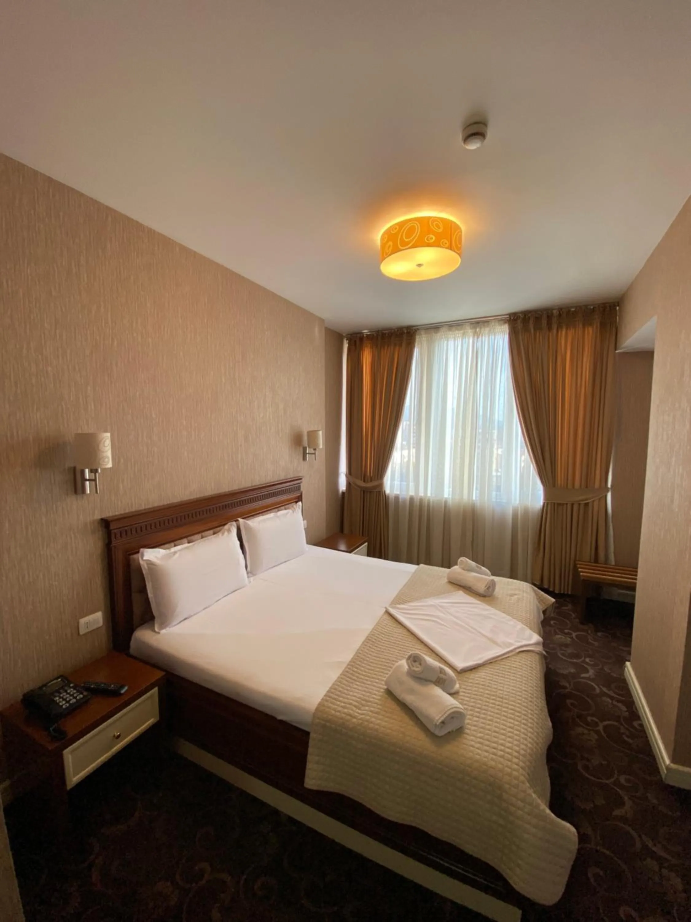 Bedroom, Bed in Rozafa Hotel