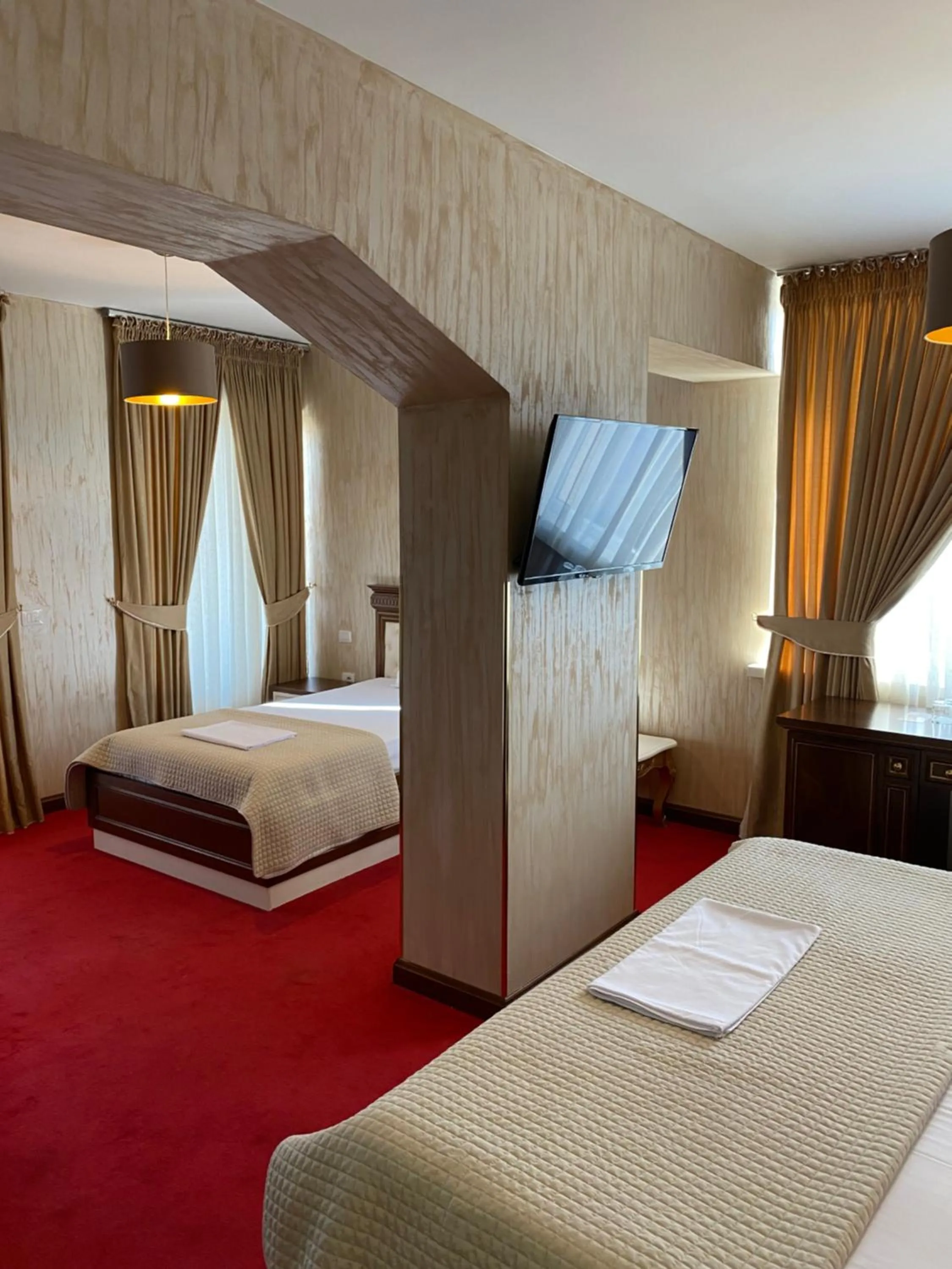 Photo of the whole room, Bed in Rozafa Hotel