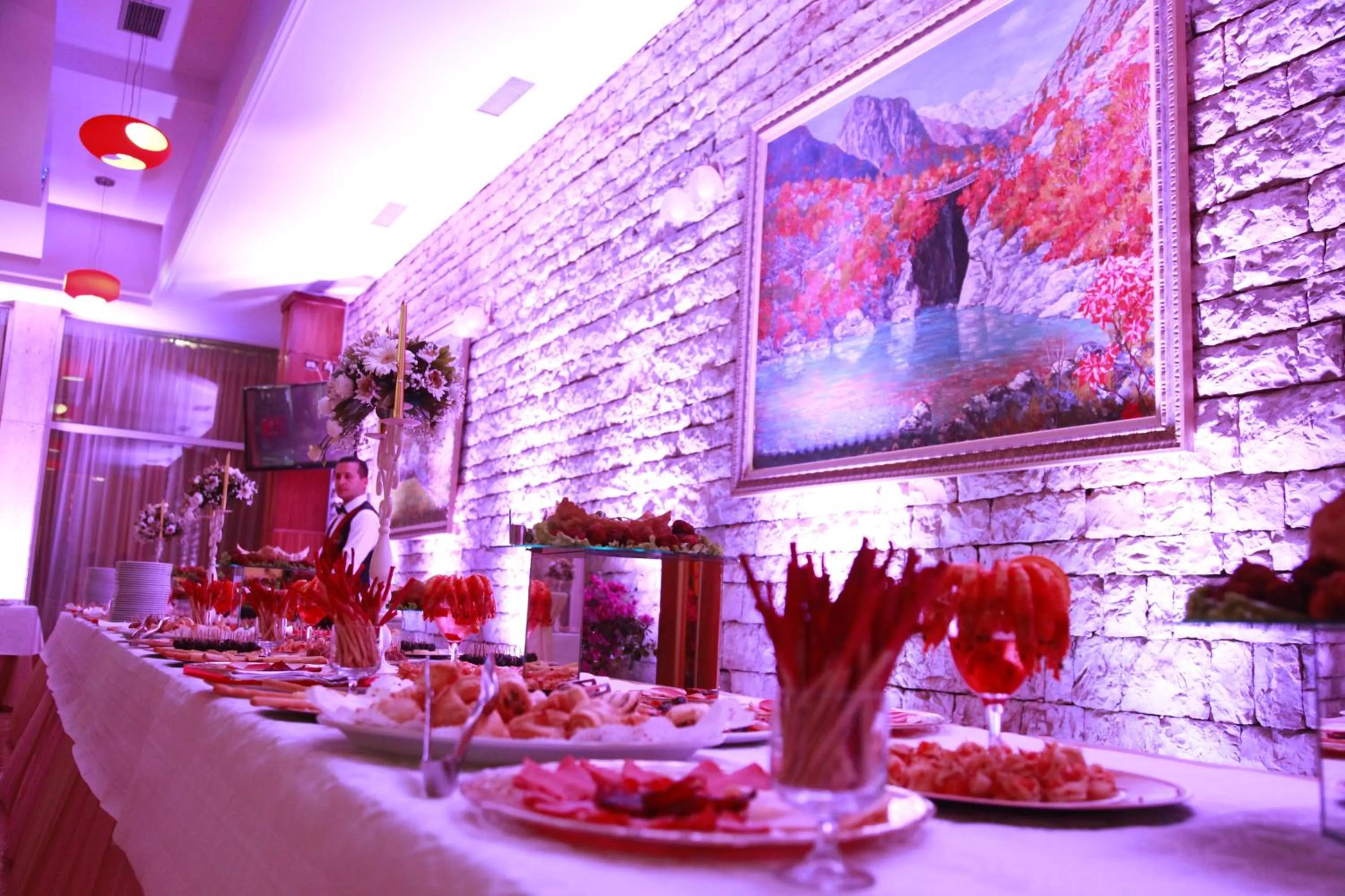 Restaurant/places to eat in Rozafa Hotel