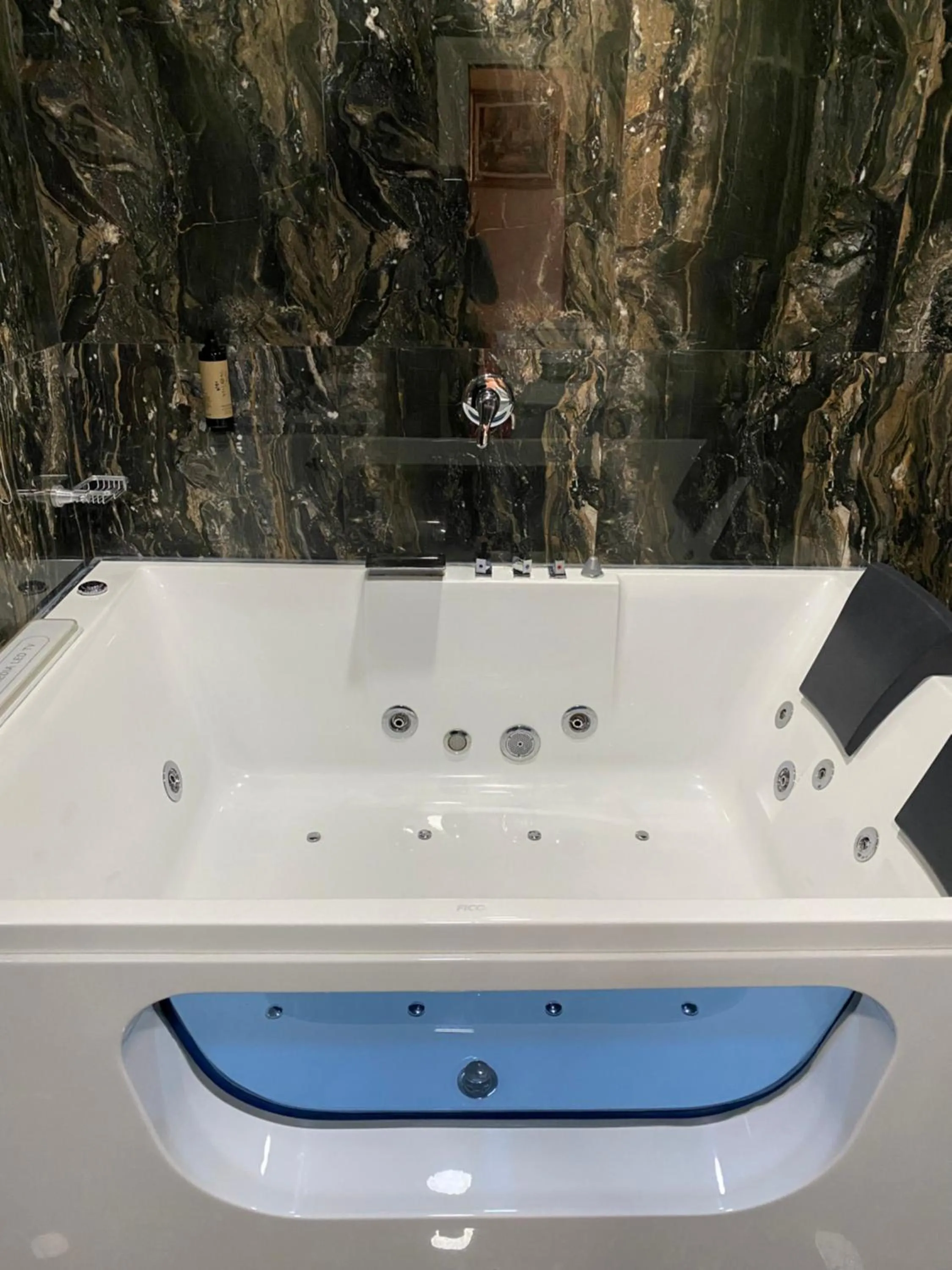 Hot Tub in Rozafa Hotel