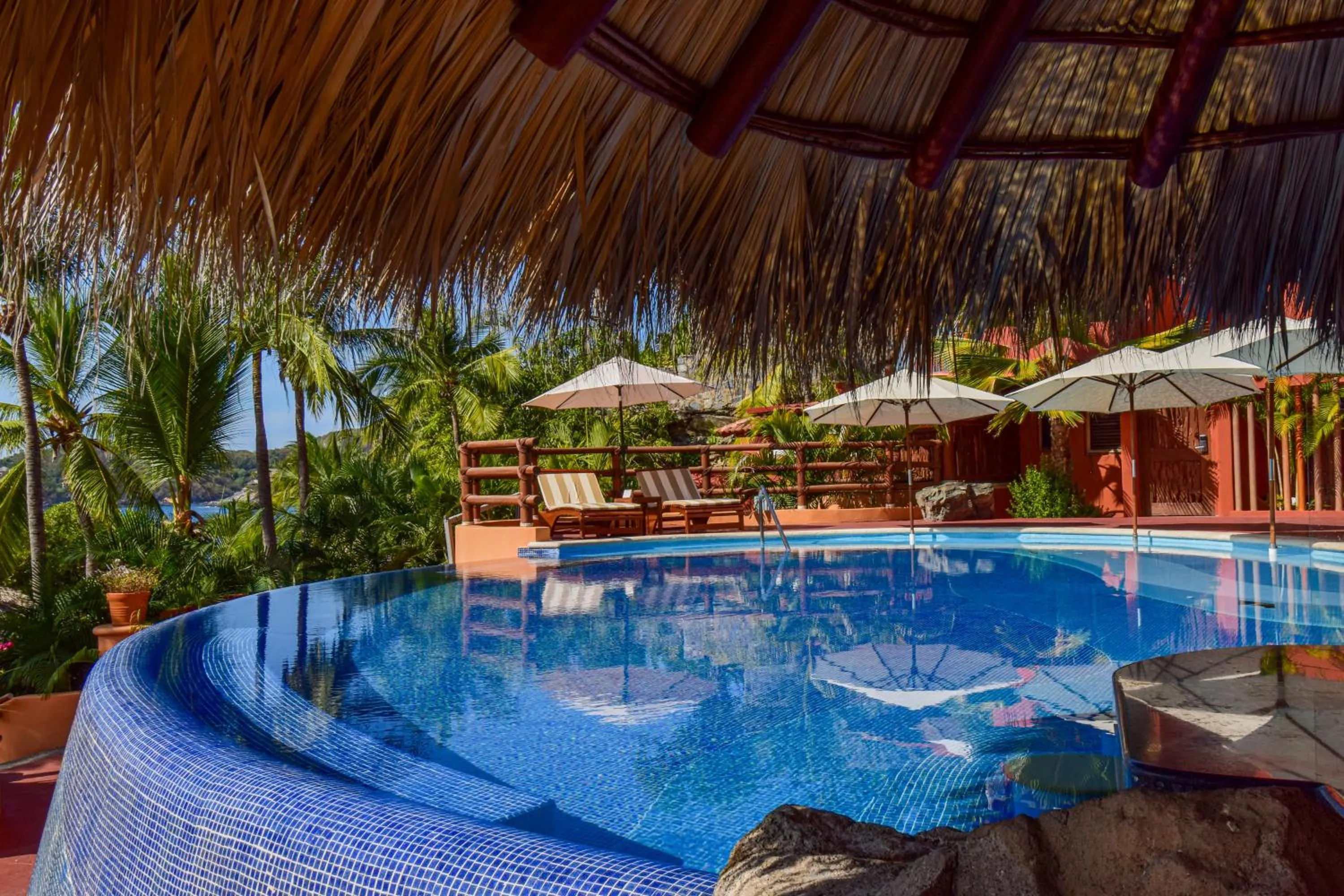 Swimming pool in Hilton Grand Vacations Club Zihuatanejo