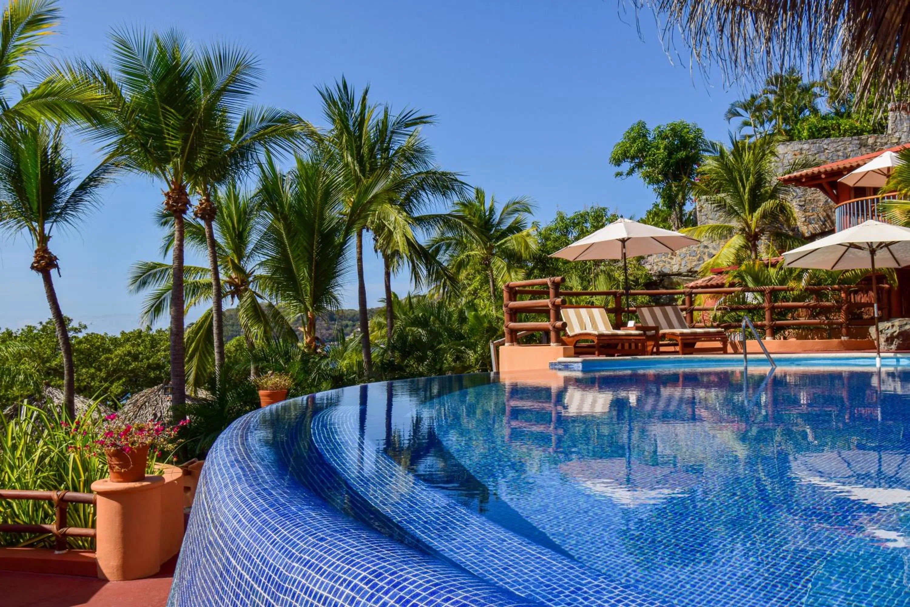 Swimming pool in Hilton Grand Vacations Club Zihuatanejo