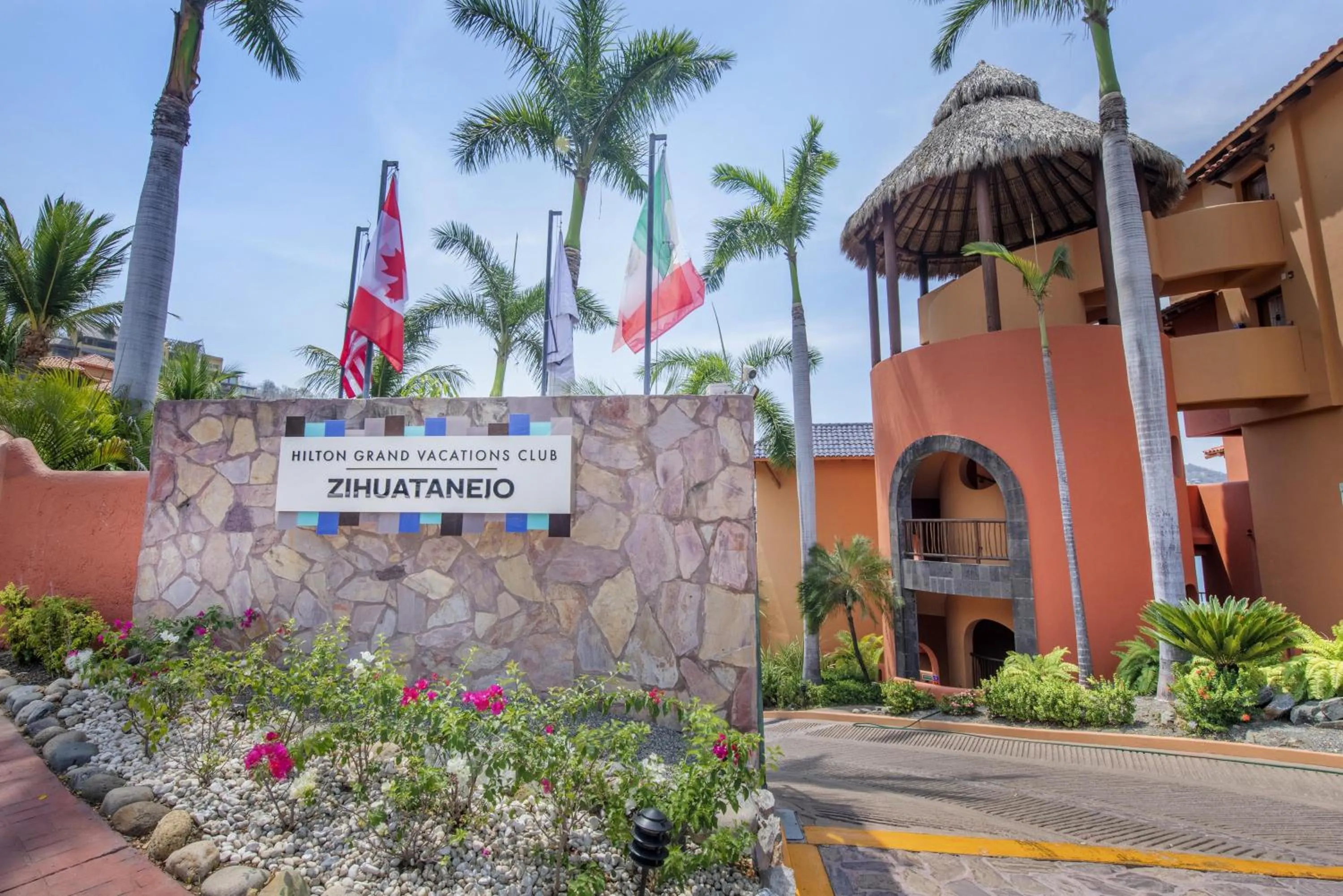 Property building in Hilton Grand Vacations Club Zihuatanejo