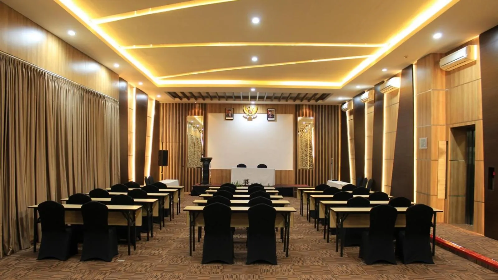 KHAS Semarang Hotel